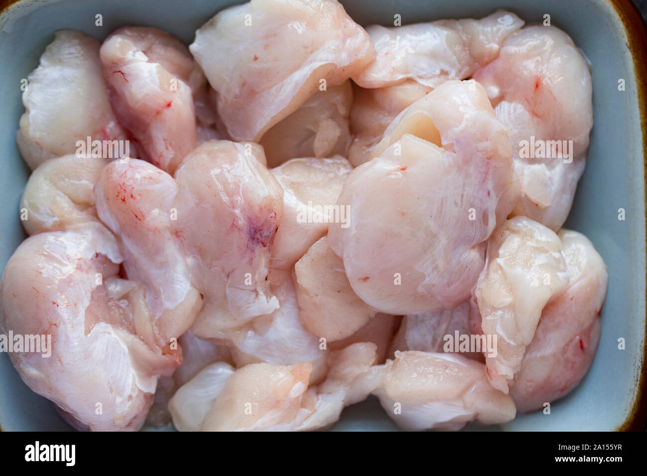 Matières non cuite, ray joues avant la cuisson. Ray joues étaient parfois appelé skate boutons et étaient autrefois répandu dans les poissonniers au Royaume-Uni, Banque D'Images