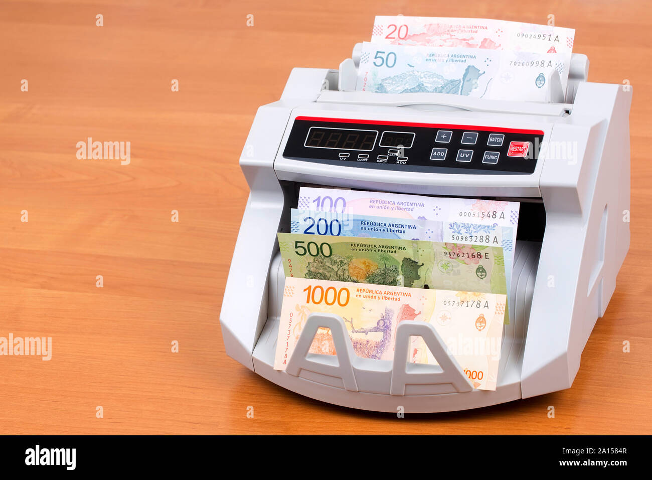Peso argentin dans une machine de comptage Banque D'Images