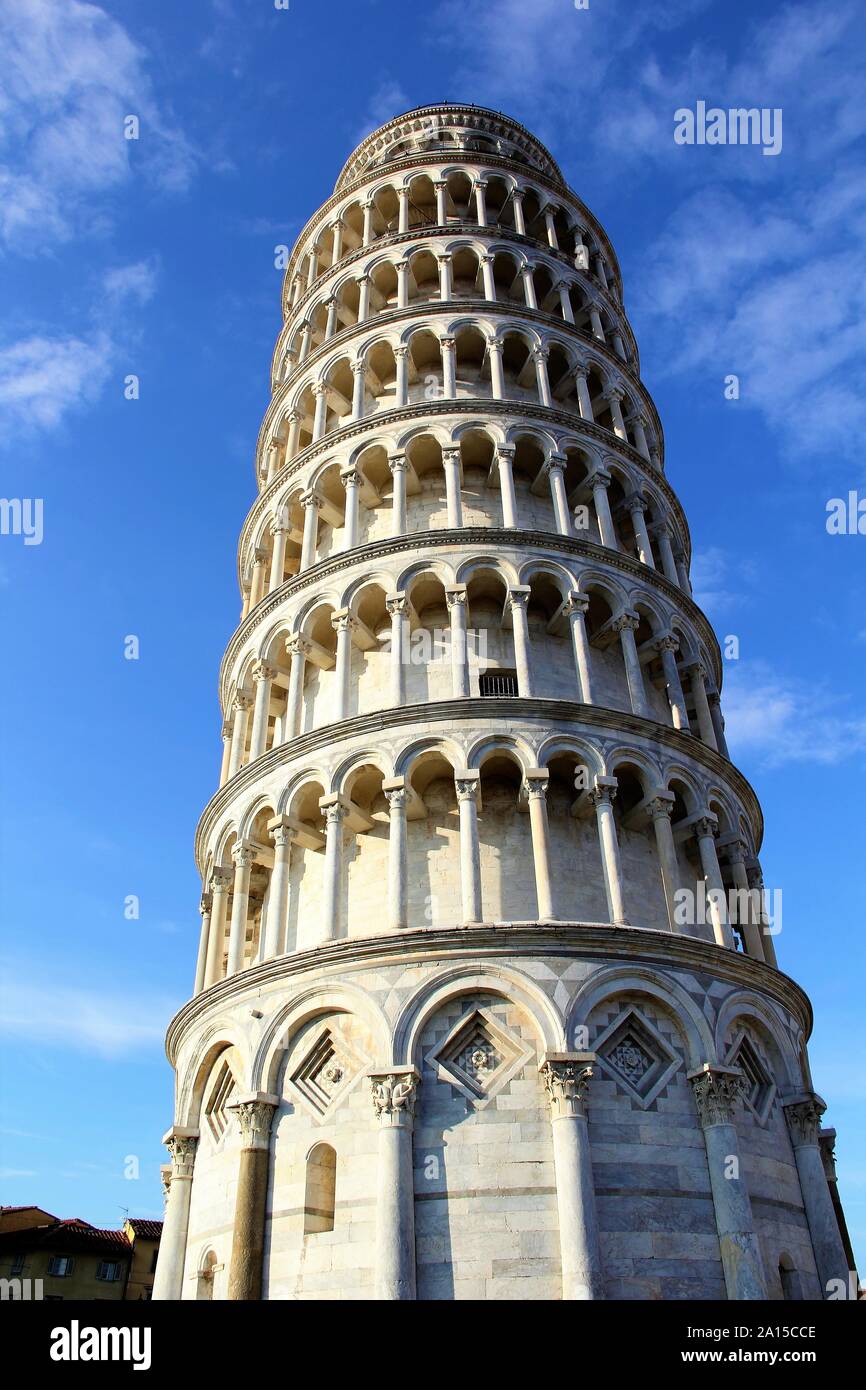 La tour penchée de Pise, Italie sur une belle journée ensoleillée Banque D'Images