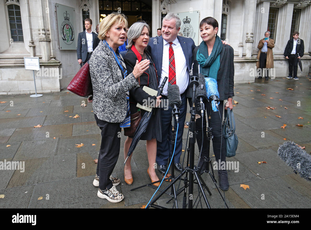 (De gauche à droite) Leader du Groupe indépendant pour changer Anna Soubry, Plaid Cymru Leader Westminster Westminster SNP, Saville-Roberts Liz chef Ian Blackford MP, et député Vert Caroline Lucas, à l'extérieur de la Cour suprême de Londres, où les juges ont statué que le premier ministre, l'avis de Boris Johnson à la Reine de suspendre le Parlement pour cinq semaines était illégale. Banque D'Images