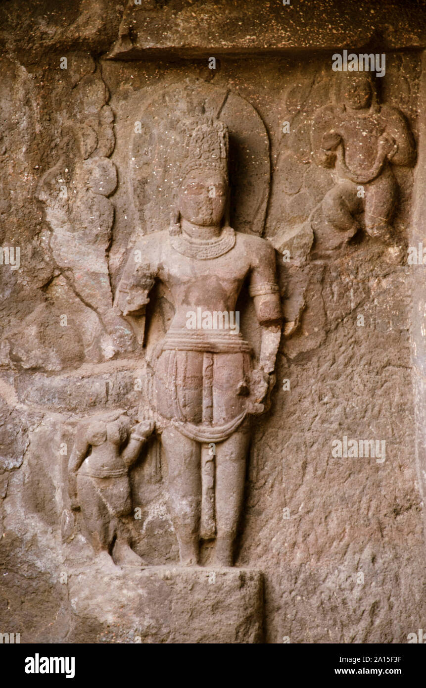 Magnifiquement sculpté idoles, la caverne n°17, les grottes d'Ellora à Aurangabad, Maharashtra, Inde Banque D'Images