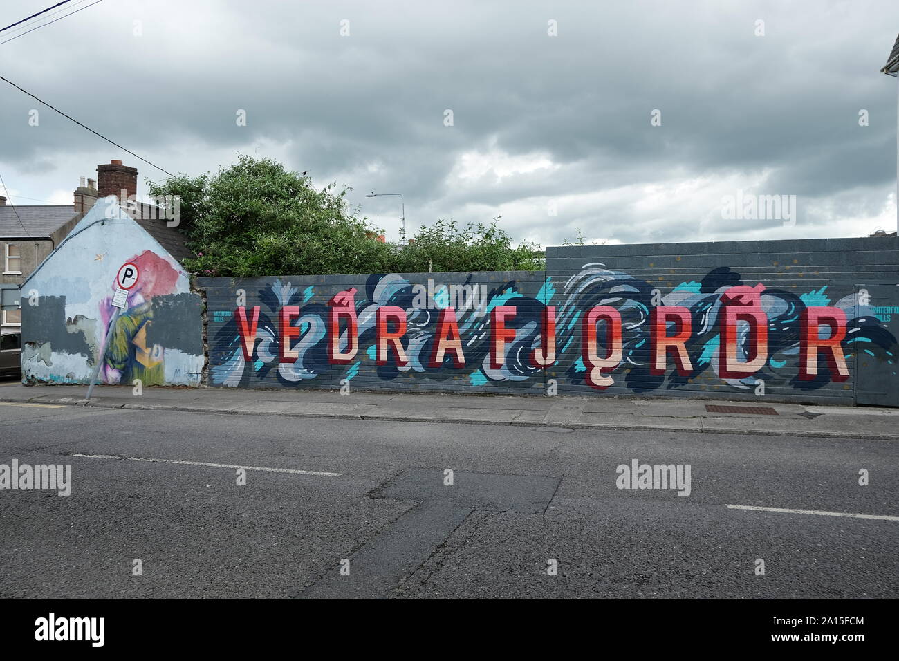 Street art sur les murs de la ville de Waterford Irlande Banque D'Images