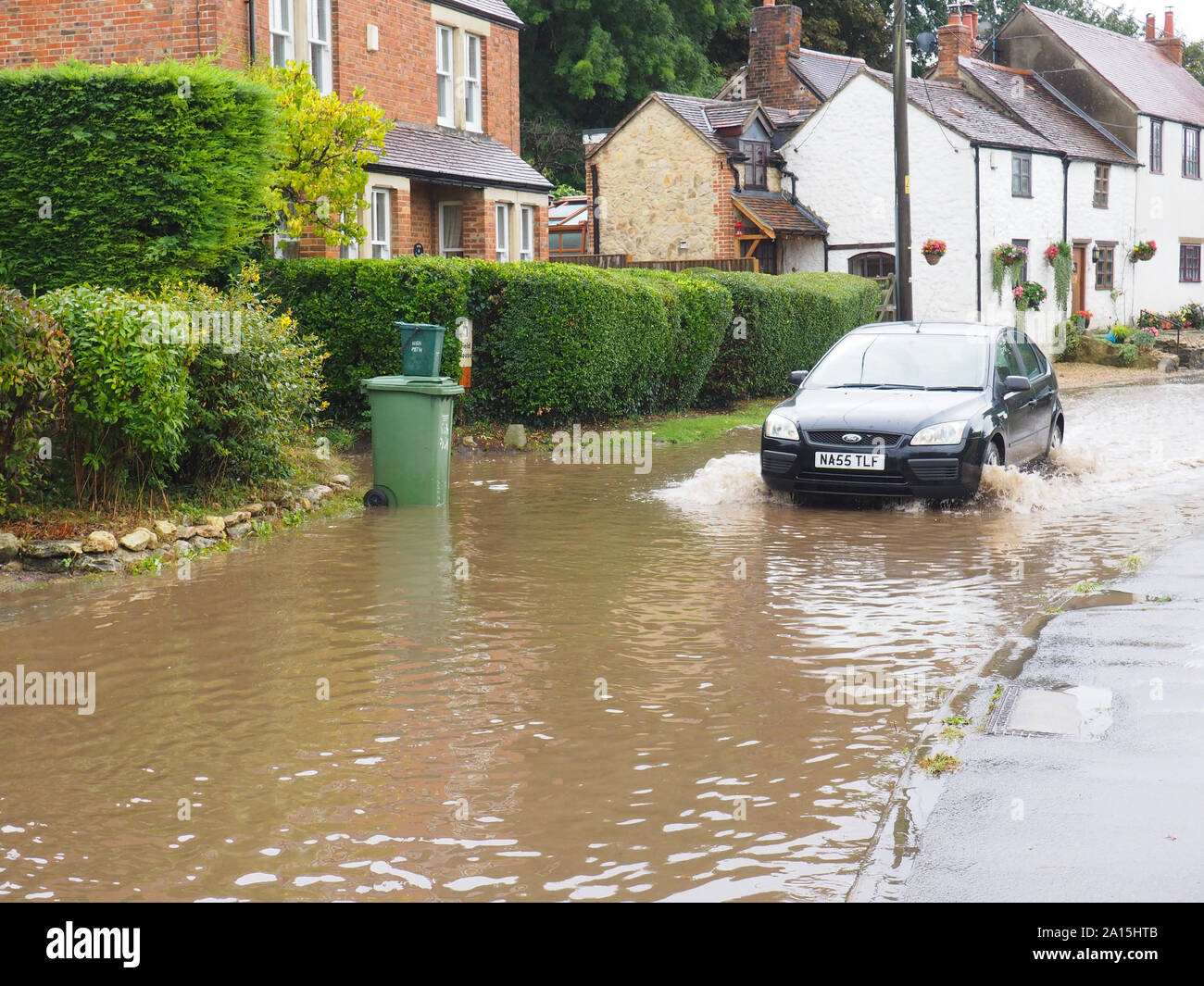 Forest Hill, Oxfordshire, UK. 24 sept 2019. Une nuit de fortes pluies à l'origine des inondations sur la route dans le village de Forest Hill, près d'Oxford. Credit : Angela Swann/Alamy Live News Banque D'Images