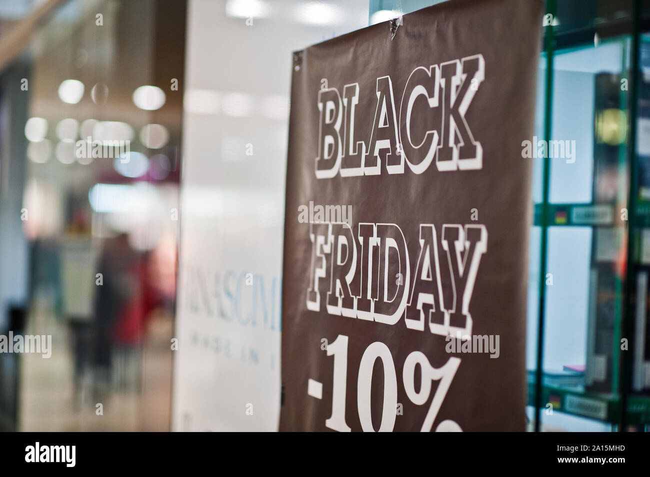 Kiev, Ukraine - le 23 novembre, 2018 le Black Friday : bannières sur les magasins, novembre. Banque D'Images