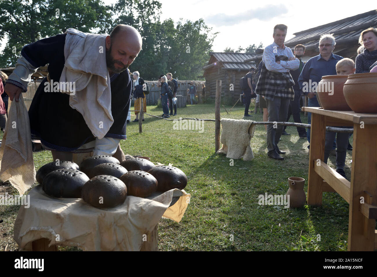 Kernave, Lituanie - 6 juillet : personnes non identifiées au Festival International d'archéologie expérimentale le 6 juillet 2019. Un de ses plus populaires folklore ev Banque D'Images