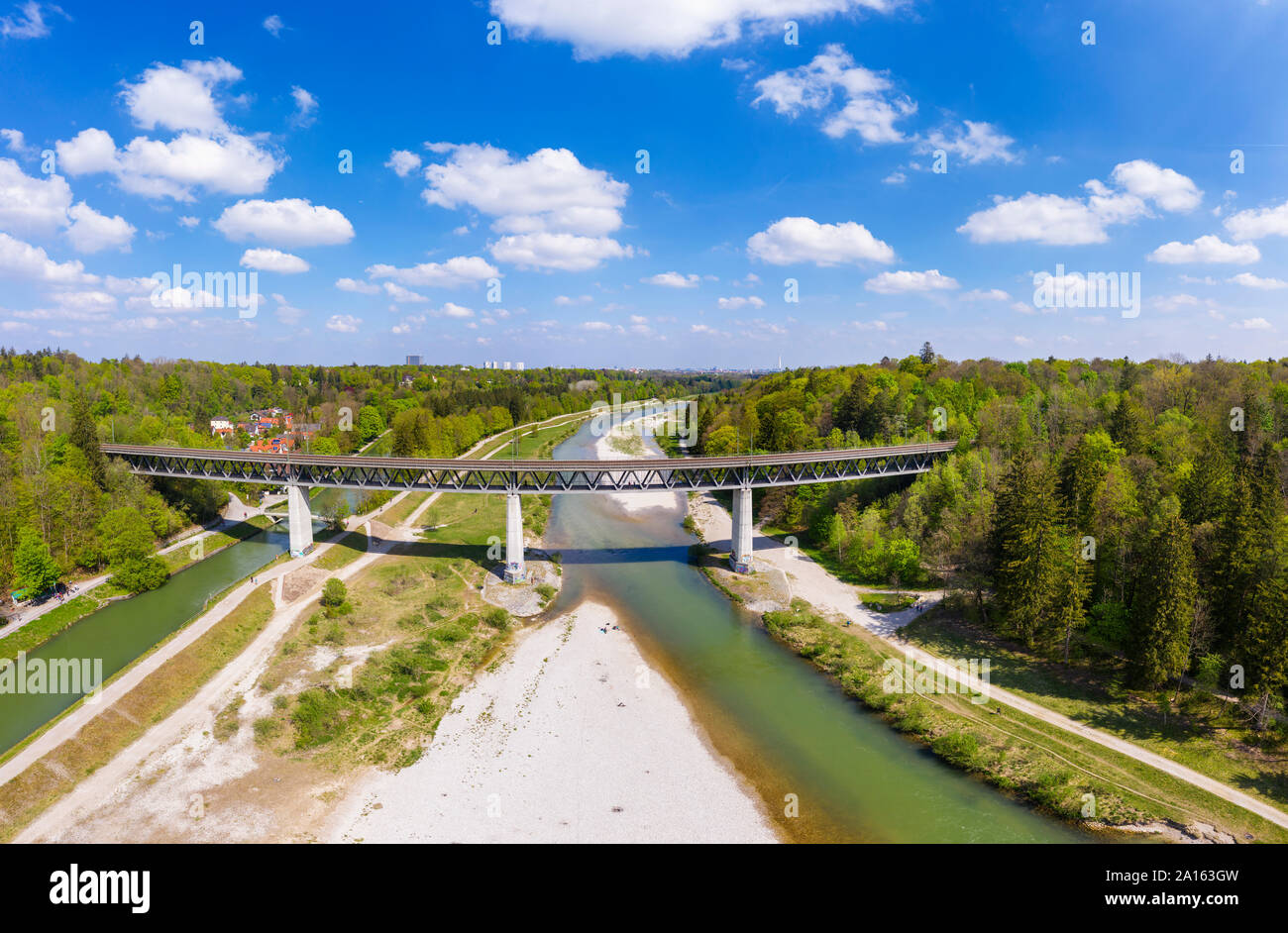 L'Allemagne, la Haute-Bavière, Grosshesseloher pont traversant la rivière Isar, dans la vallée de l'Isar Banque D'Images