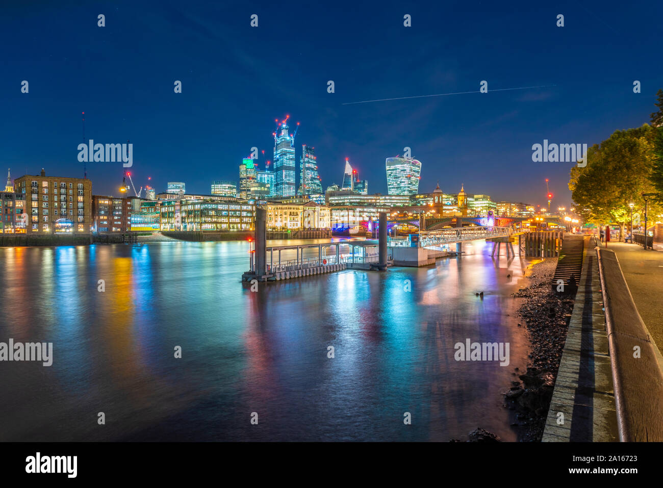 Des toits de Londres City avec River Thames, London, UK Banque D'Images