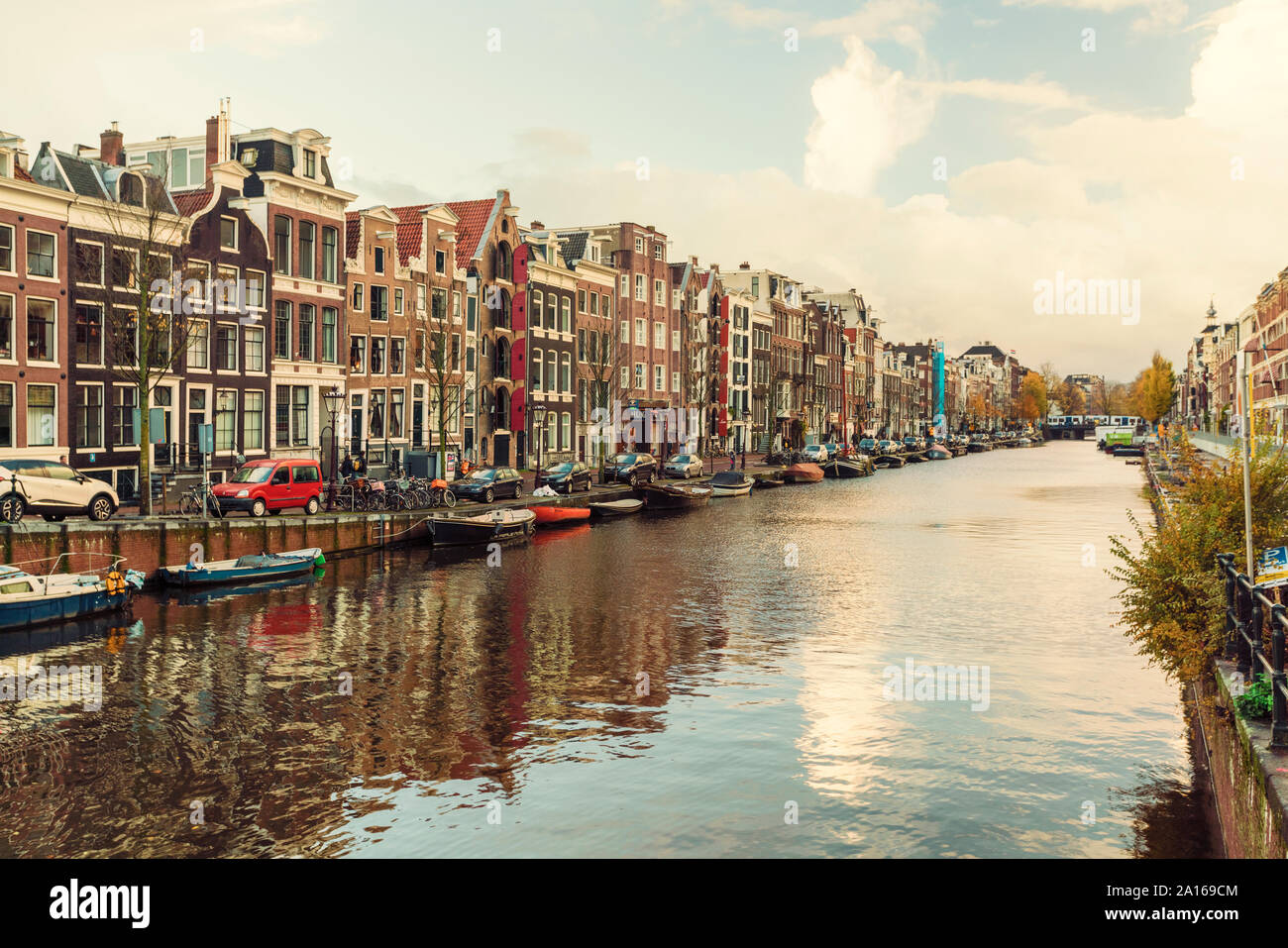 Canal au centre historique d'Amsterdam, Pays-Bas Banque D'Images