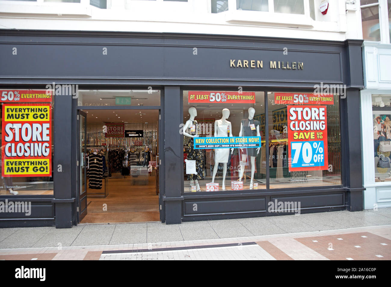 Karen Millen, stocker, Bournemouth Arcade, également connu sous le nom de Gervis Arcade, la Royal Arcade, Dorset, Bournemouth, England, UK Banque D'Images