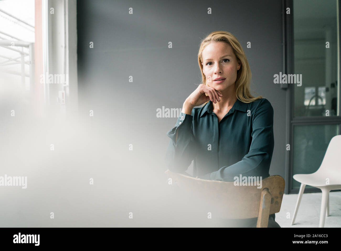 Portrait de succès, blond businesswoman Banque D'Images