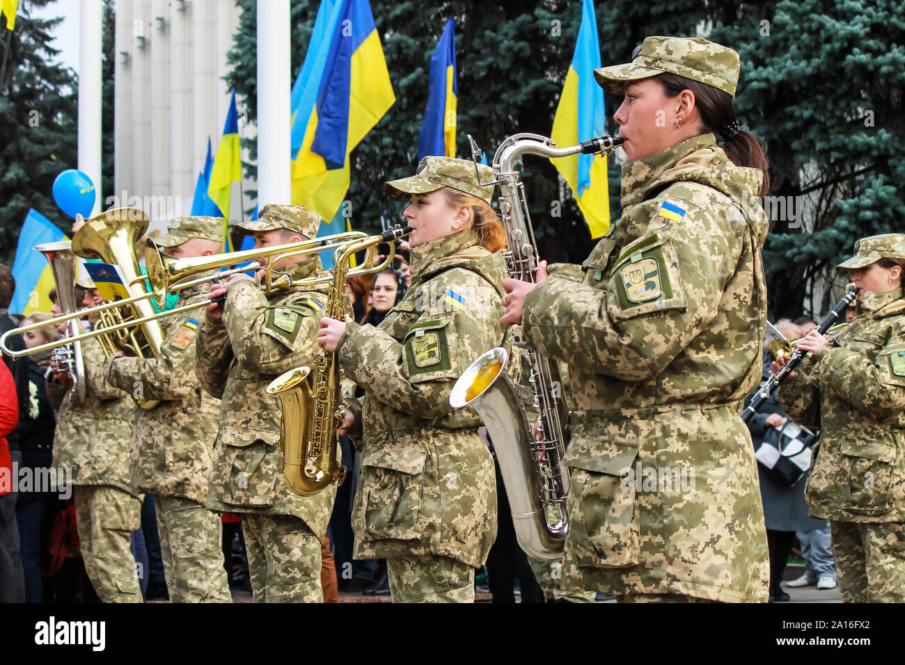 7.10 2017, l'Ukraine Dnipro. Les musiciens de l'armée Ministère de l'armée ukrainienne jouer sur la parade de Dnepr ville. Les Forces armées de l'Ukraine, D Banque D'Images