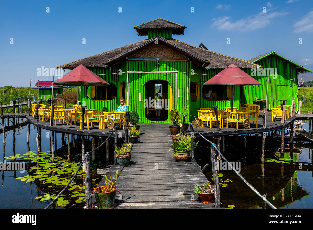 Un café/restaurant, Minethauk Bridge, Le Lac Inle, l'État de Shan, Myanmar. Banque D'Images