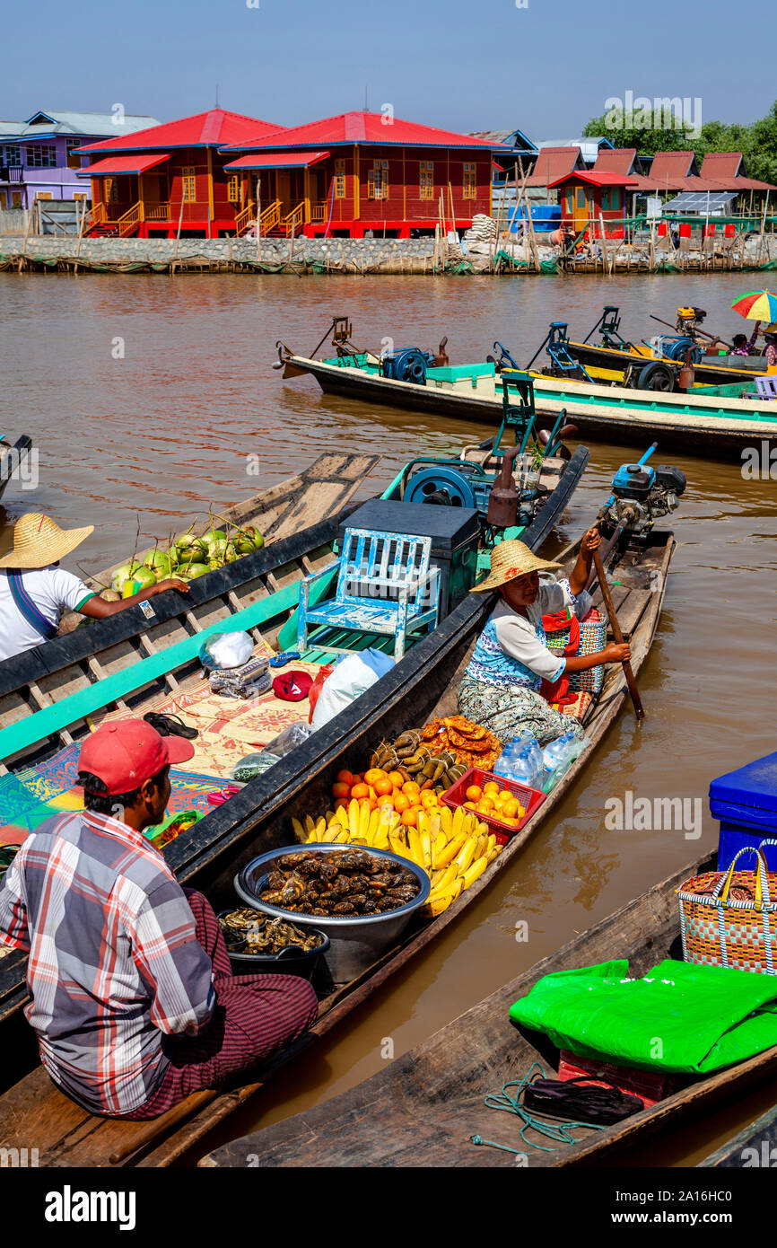 Un marché flottant, le lac Inle, l'État de Shan, Myanmar Banque D'Images
