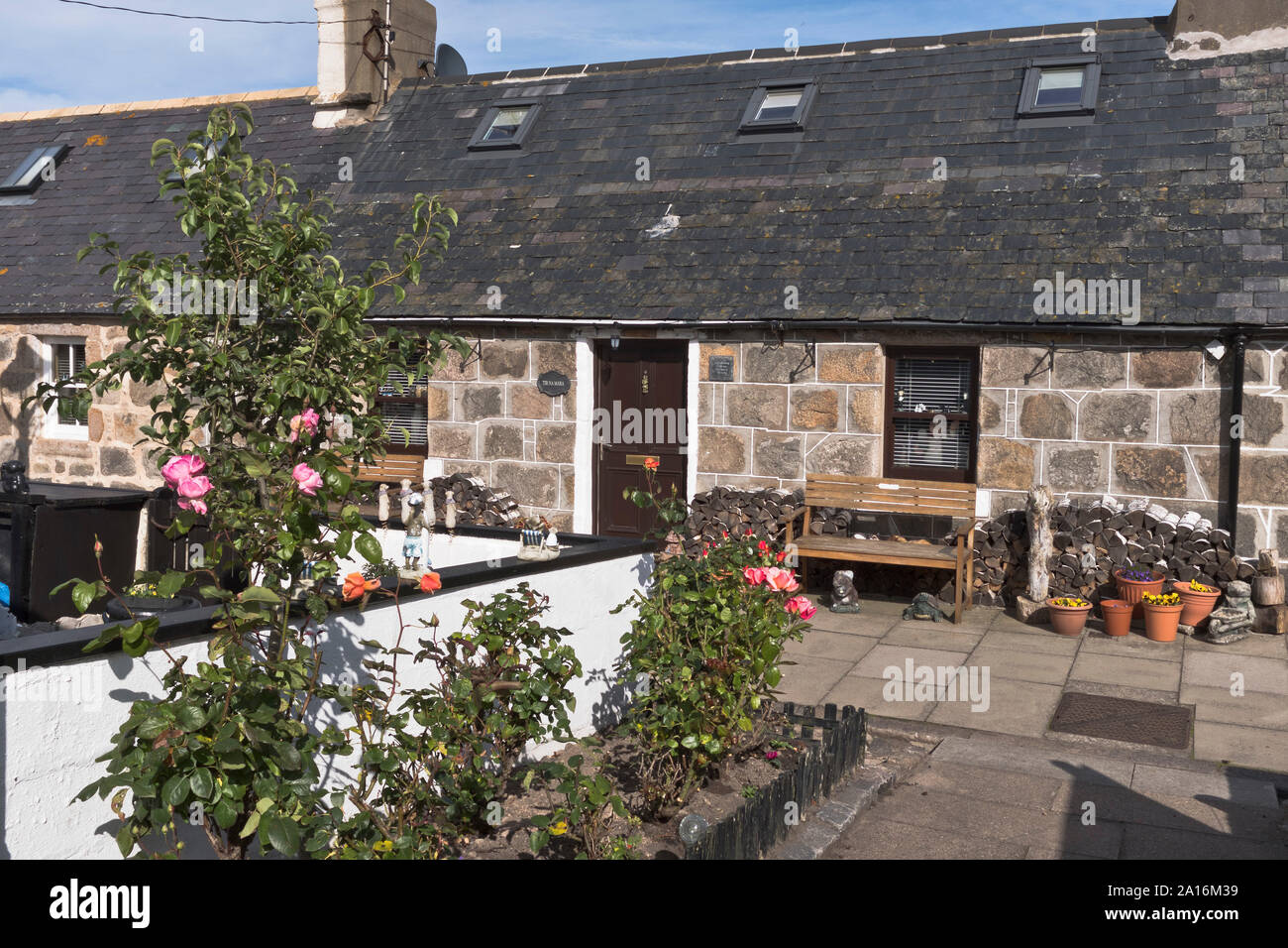 dh Fishermans Old Cottage FOOTDEE VILLAGE ABERDEEN ÉCOSSE petite maison jardin pêche villages maisons écossaises chalets Banque D'Images
