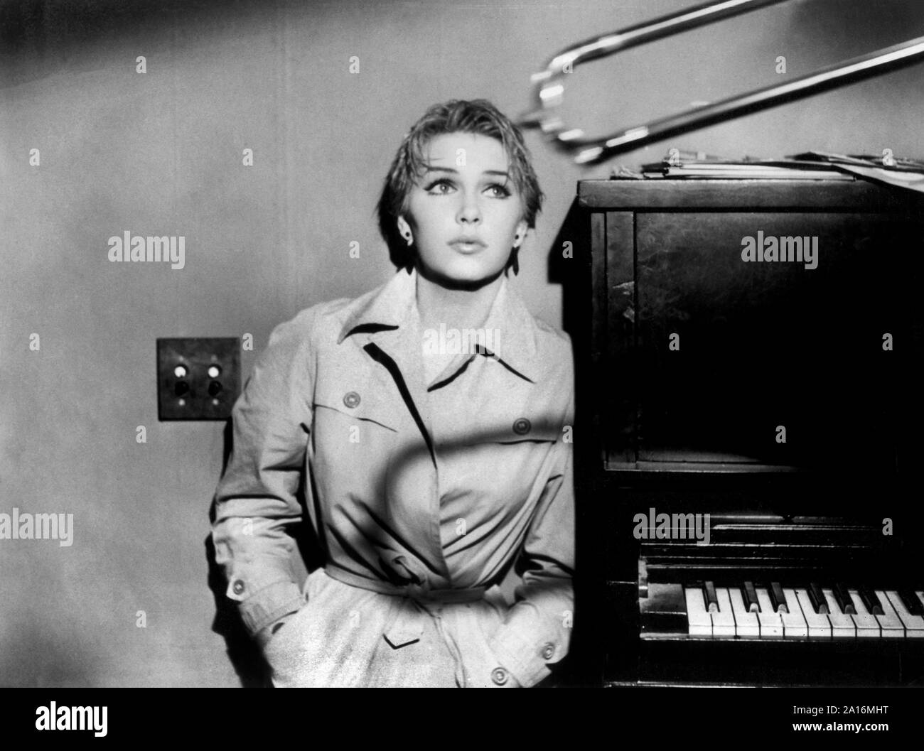 Stella Stevens, sur-ensemble du film, 'trop tard', Paramount Pictures, 1962 Banque D'Images