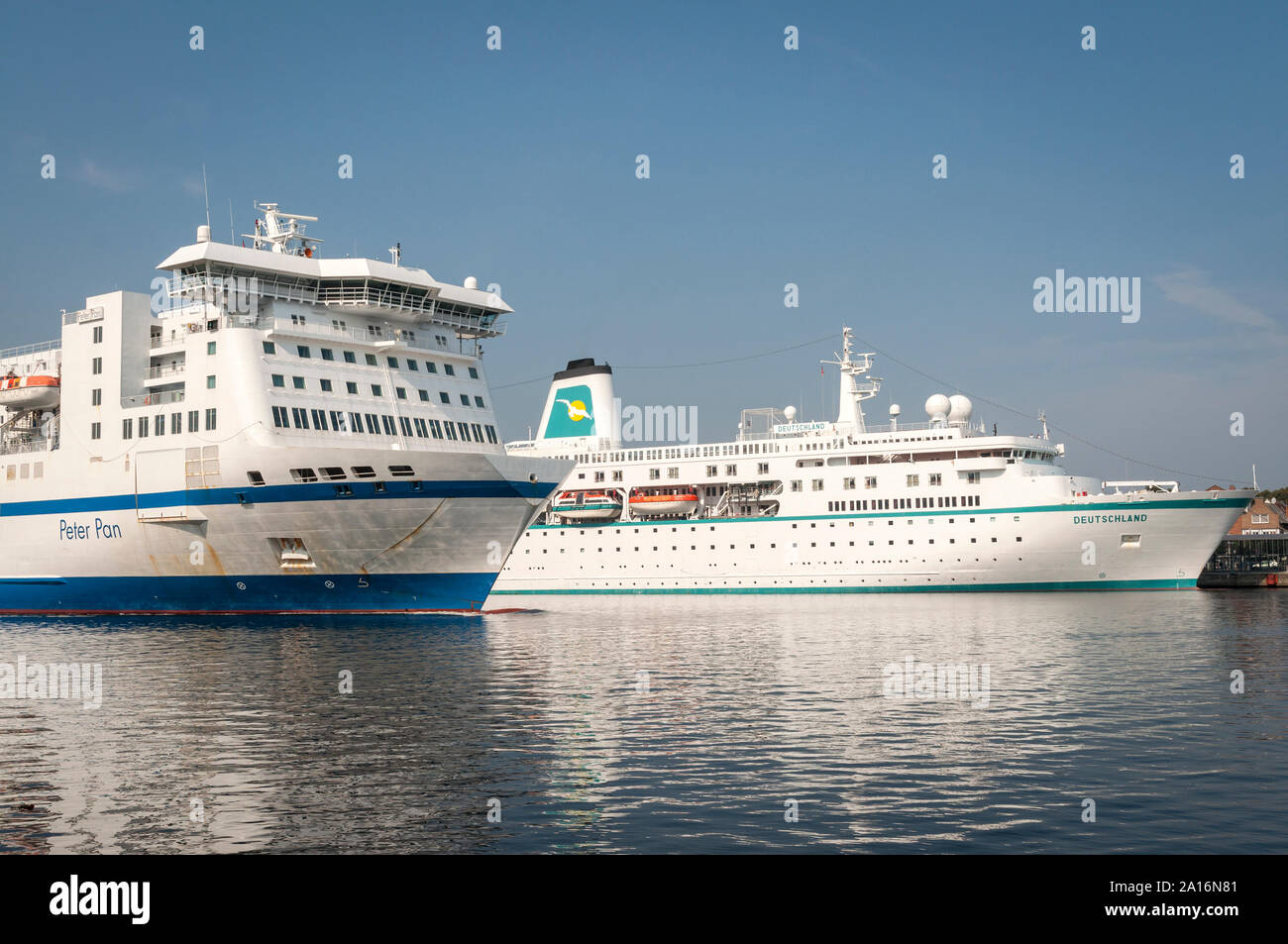 TT-Line ferries véhicule 'Peter Pan' de quitter le port de la Baltique, l'Allemagne Travemuende. Banque D'Images