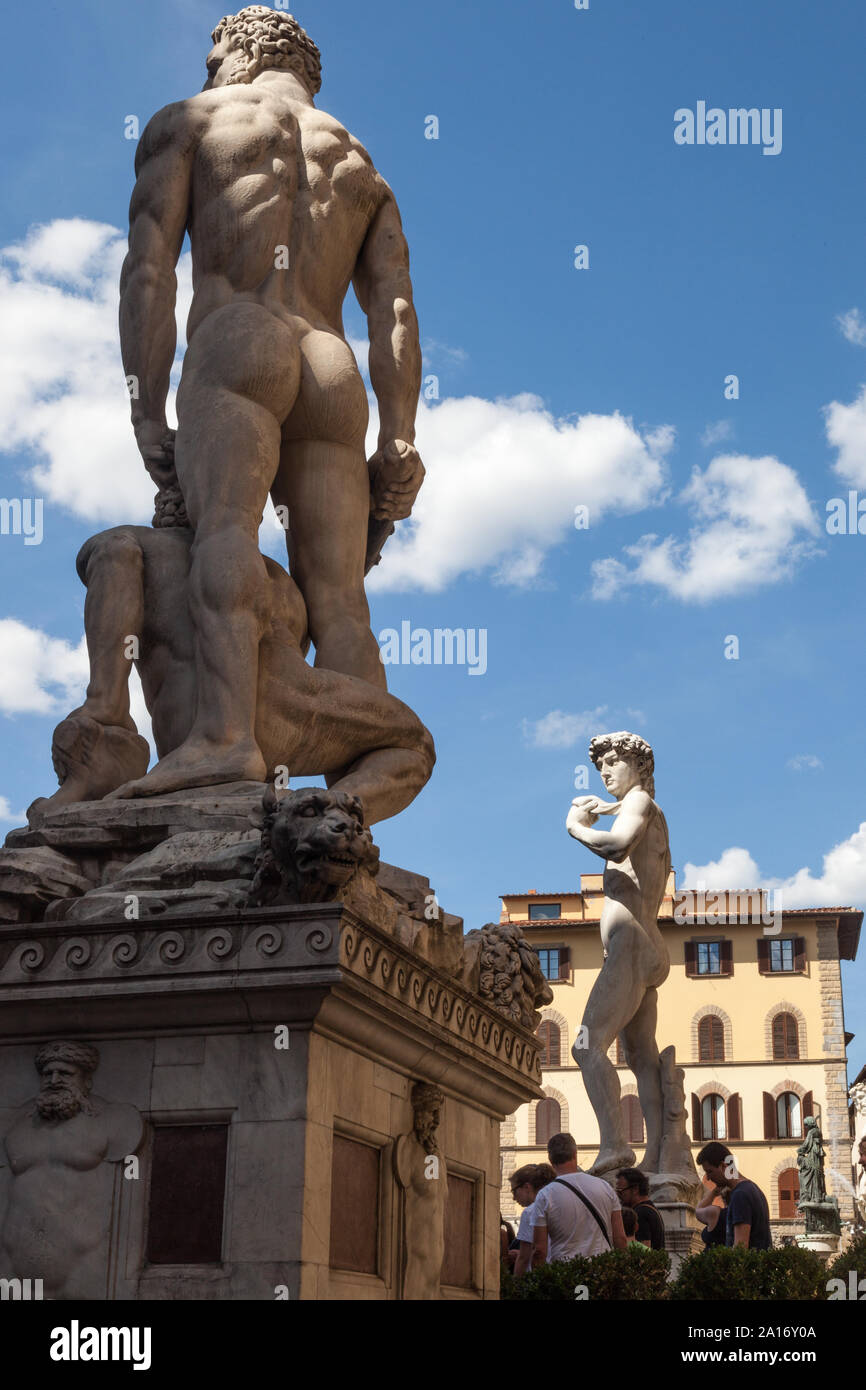 L'Hercules Baccio Bandinelli et David, Piazza della Signoria, Florence, Italie Banque D'Images