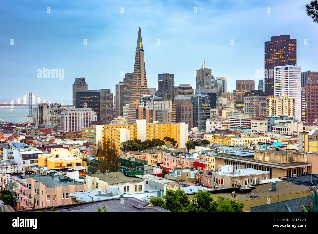 San Francisco, Californie, USA Skyline au crépuscule. Banque D'Images
