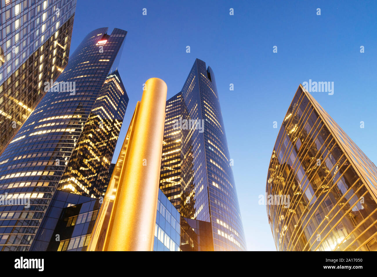 Paris, France - septembre 2, 2019 : Gratte-ciel du quartier financier de la Défense Paris France. Tours jumelles de la Société Générale a 167 m de haut Banque D'Images