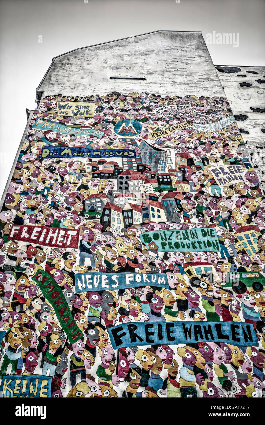 Peinture murale, Fischer-art. Leipzig, Allemagne, |zur Deutschen Einheit von Wandgemälde Fischer-Art Brühlarkaden,, Leipzig, Saxe, Deutschland, Europa Banque D'Images