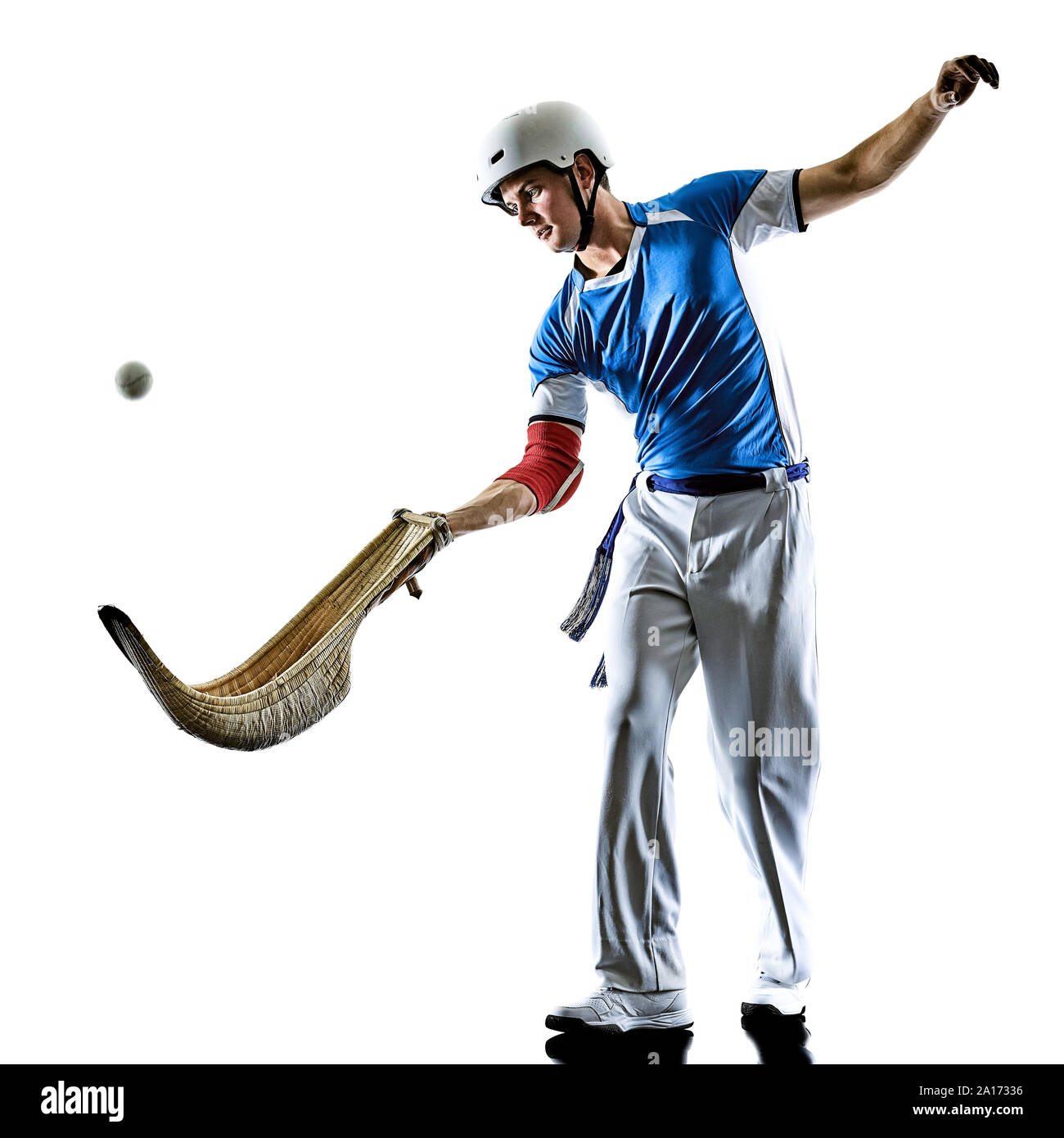 Un caucasian Jai alai pelote basque Cesta Punta player homme isolé sur fond blanc silhouette Banque D'Images