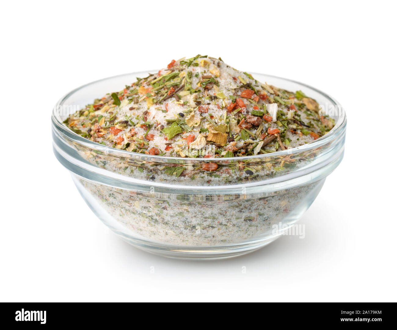Bol de mélange sel aromatique, épices et fines herbes isolated on white Banque D'Images