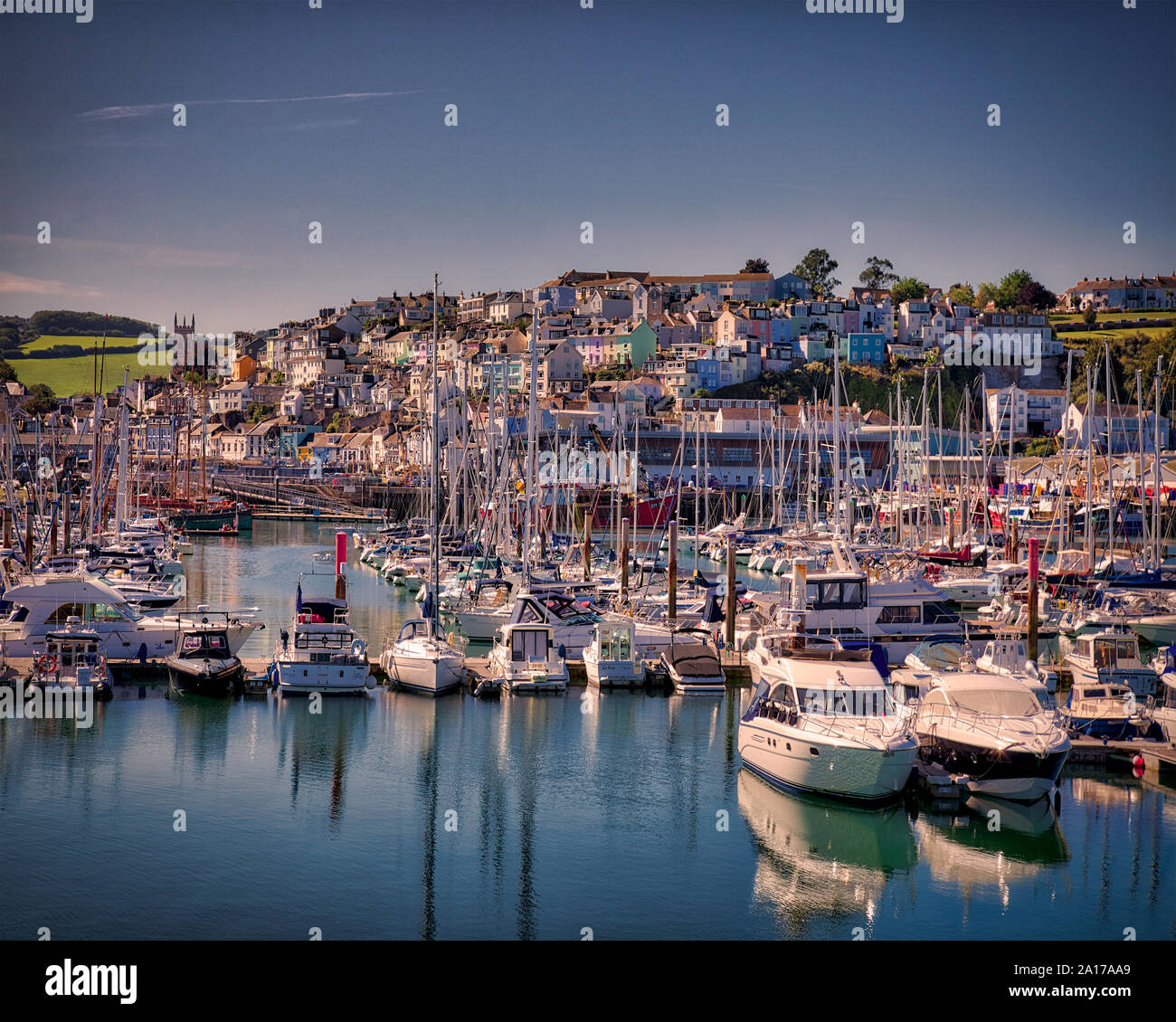 Go - DEVON : l'avant-port à Brixham (image HDR) Banque D'Images