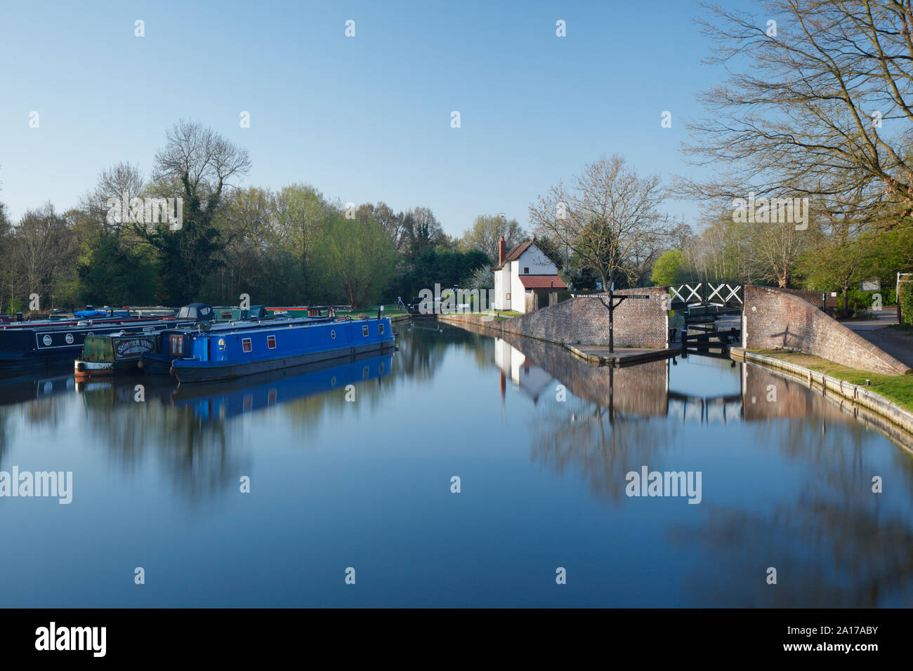 Stratford-upon-Avon Canal de Jonction à Kingswood, Lapworth. Le Warwickshire. UK. Banque D'Images