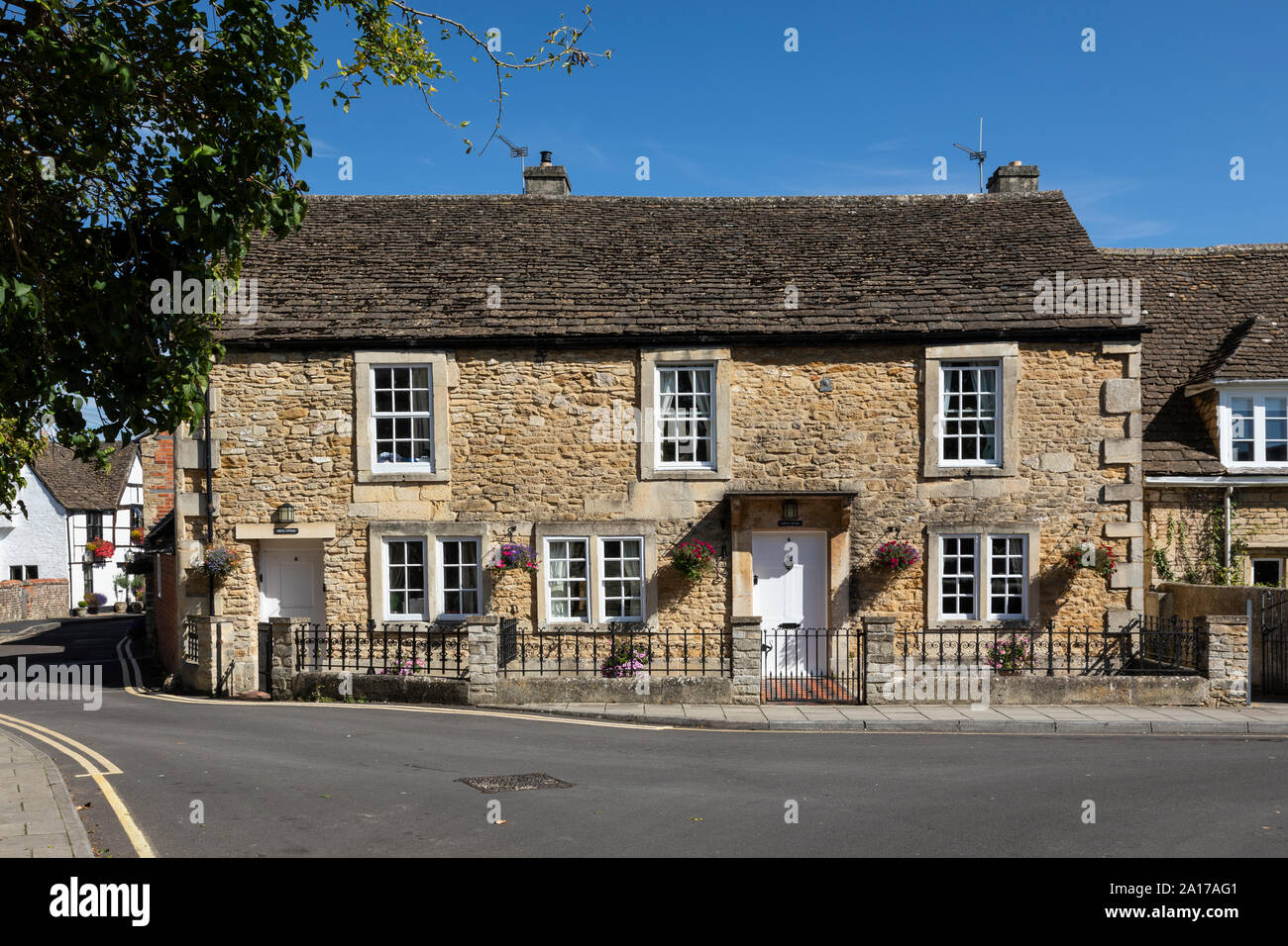 Chalets traditionnels en pierre de Canon Square, Melksham, Wiltshire, Angleterre, Royaume-Uni Banque D'Images