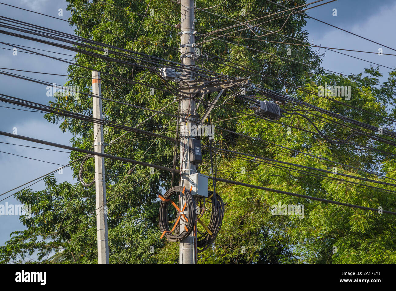 Infrastructures électriques difficiles dans les villes de Mindanao aux Philippines Banque D'Images