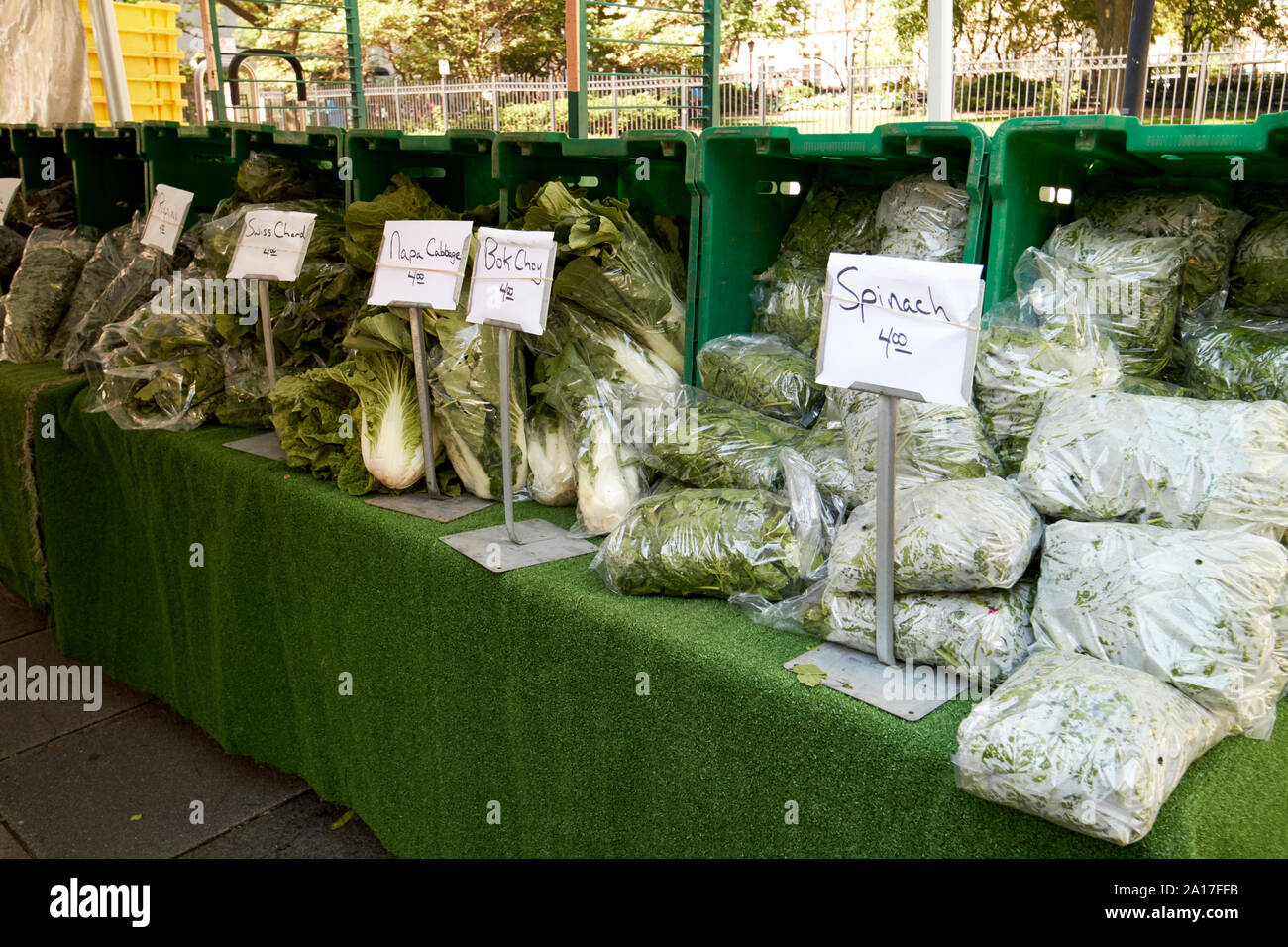 Légumes verts et à la vente de produits frais du marché des agriculteurs de Chicago Chicago Illinois Etats-Unis d'Amérique Banque D'Images