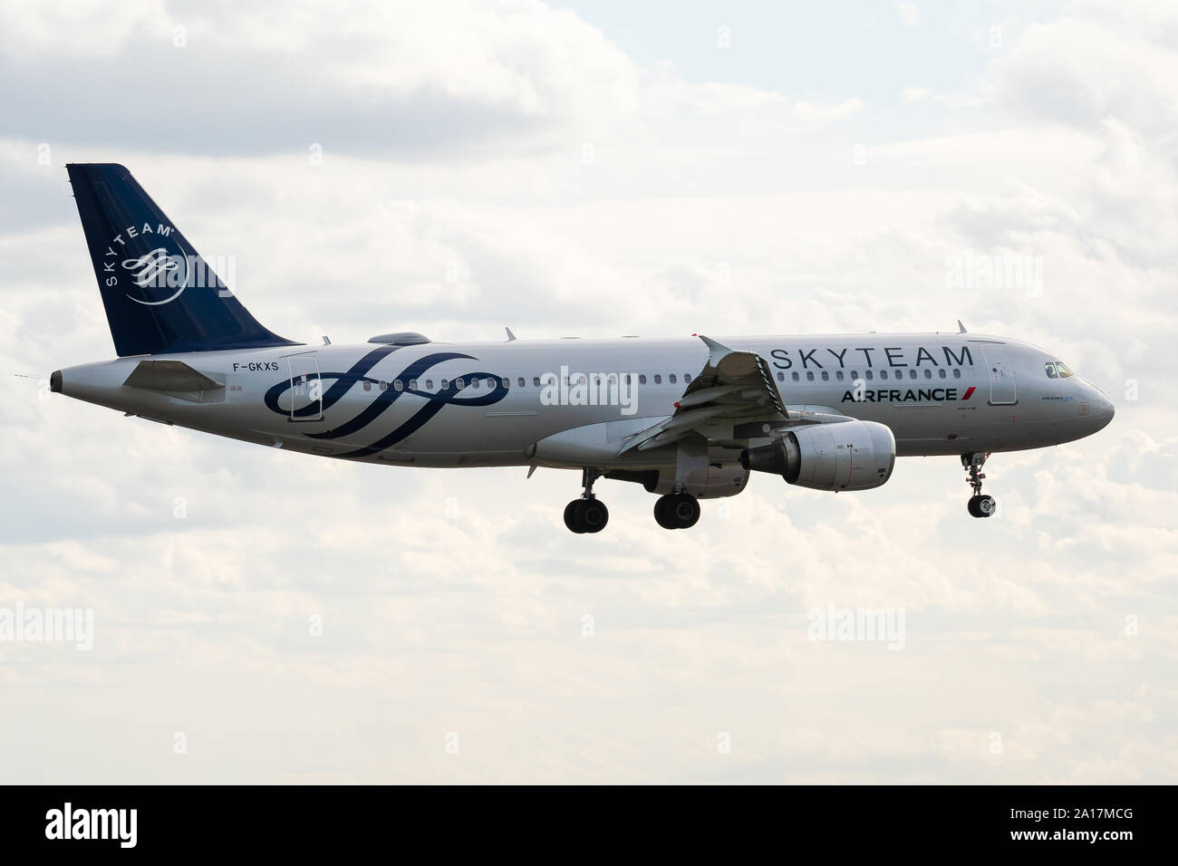 F-GKXS, 23 septembre 2019, l'Airbus A320-214-3825 livrée Skyteam à l'atterrissage à l'aéroport de Roissy, Paris à la fin de l'Air France AF1235 à partir de Berlin Banque D'Images