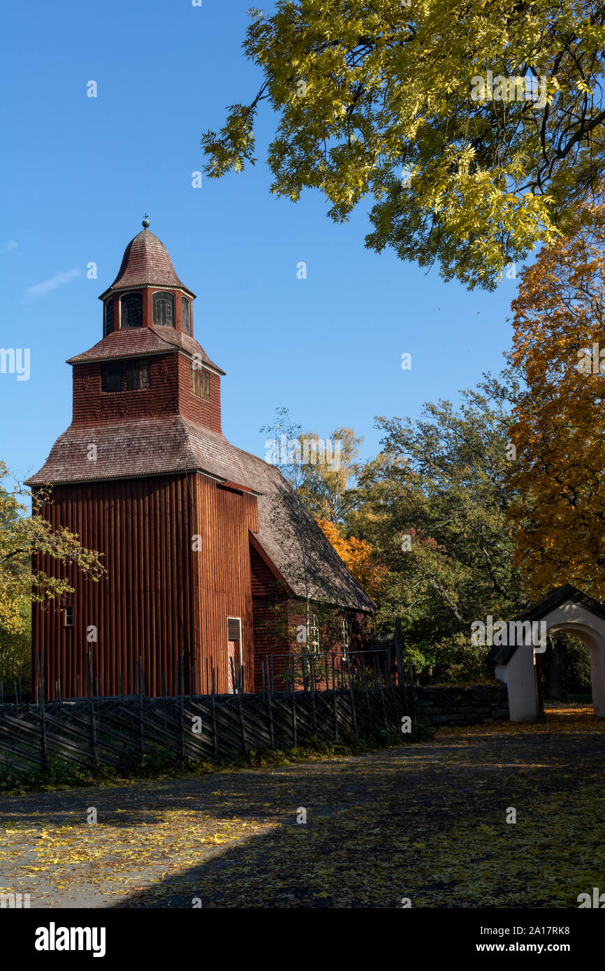 Seglora kyrka (Seglora) à Skansen, un musée de l'histoire suédoise à Stockholm, en Suède. Banque D'Images