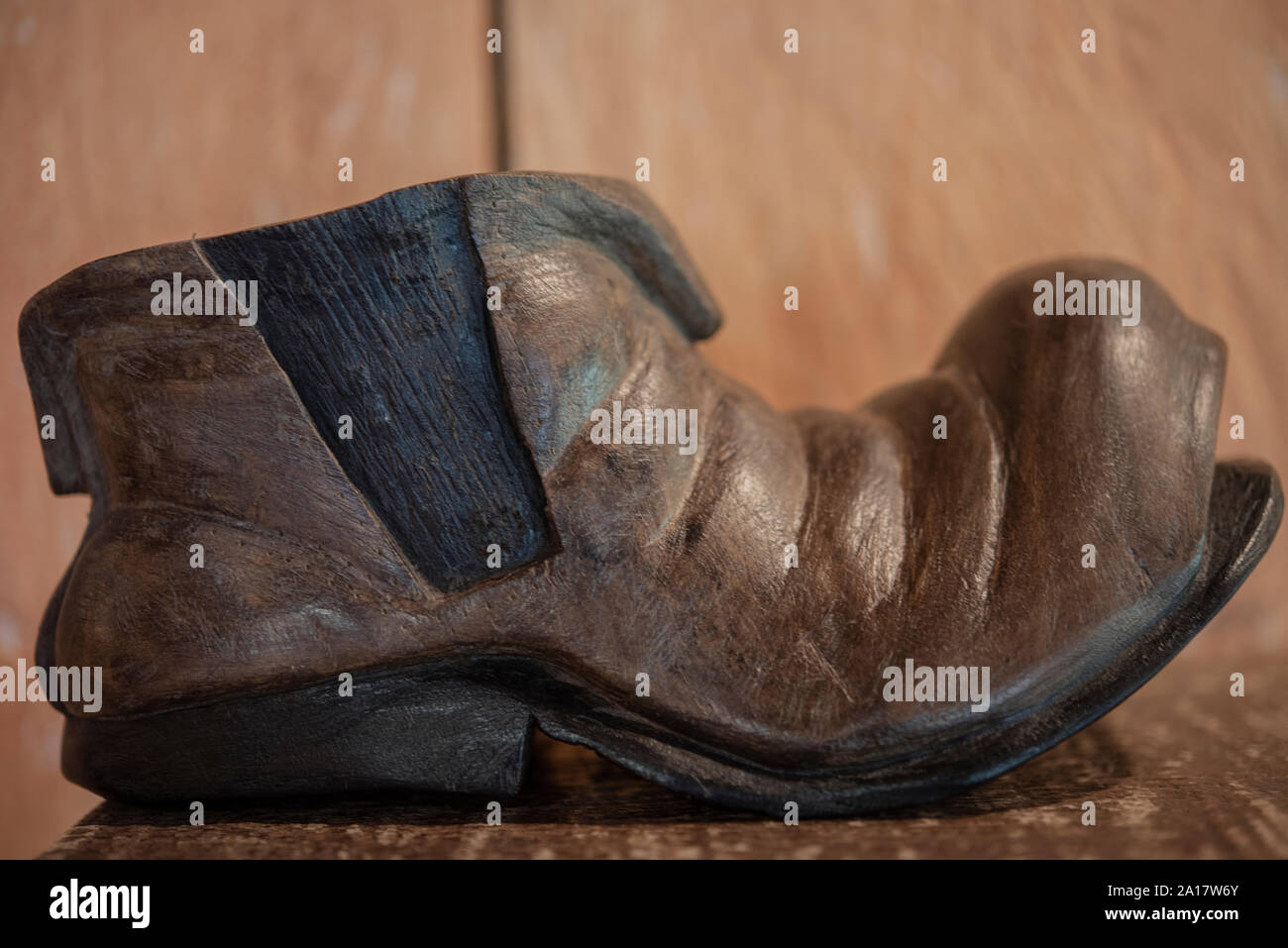 Sculpture en bois de leather boot par Ditinho Joana Banque D'Images