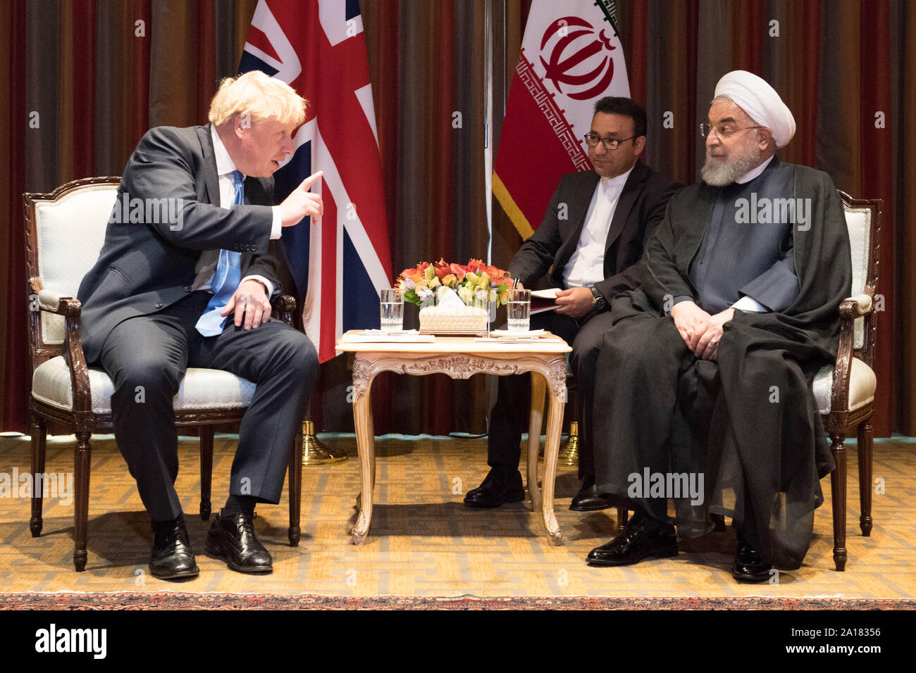 Premier ministre Boris Johnson (à gauche) rencontre le président iranien Hassan Rohani (à droite) rencontre à la 74e session de l'Assemblée générale des Nations Unies, au Siège des Nations Unies à New York, USA. Banque D'Images