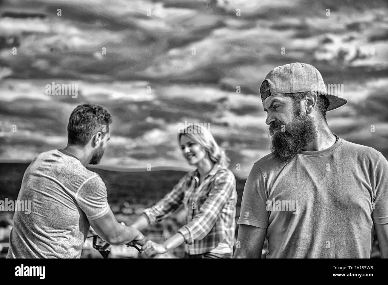 Hipster De Regrets Face A Face De Couple Dans L Amour Hipster Homme Se Sent Seule En Couple Derriere Lui Romantique Pas Dans Sa Vie L Homme Regrette De Ne Pas Lui Demander De Hipster De Regrets Face A Face De Couple Dans L Amour Hipster Homme Se Sent Seule En Couple Derriere Lui Romantique Pas Dans Sa Vie L Homme Regrette De Ne Pas Lui Demander De