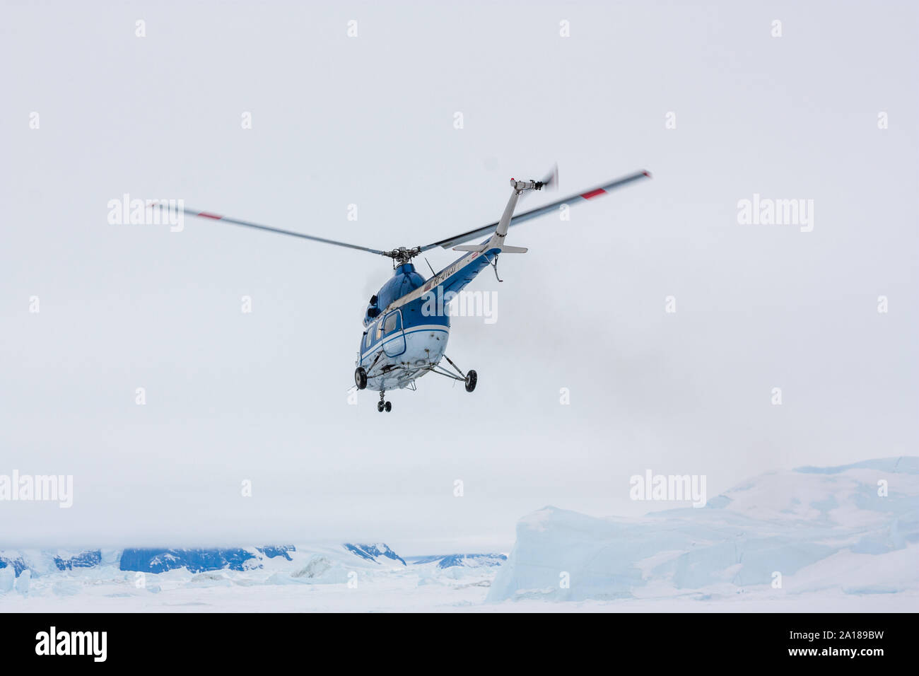 Vol en hélicoptère de l'expédition des touristes en Antarctique, Snow Hill Banque D'Images