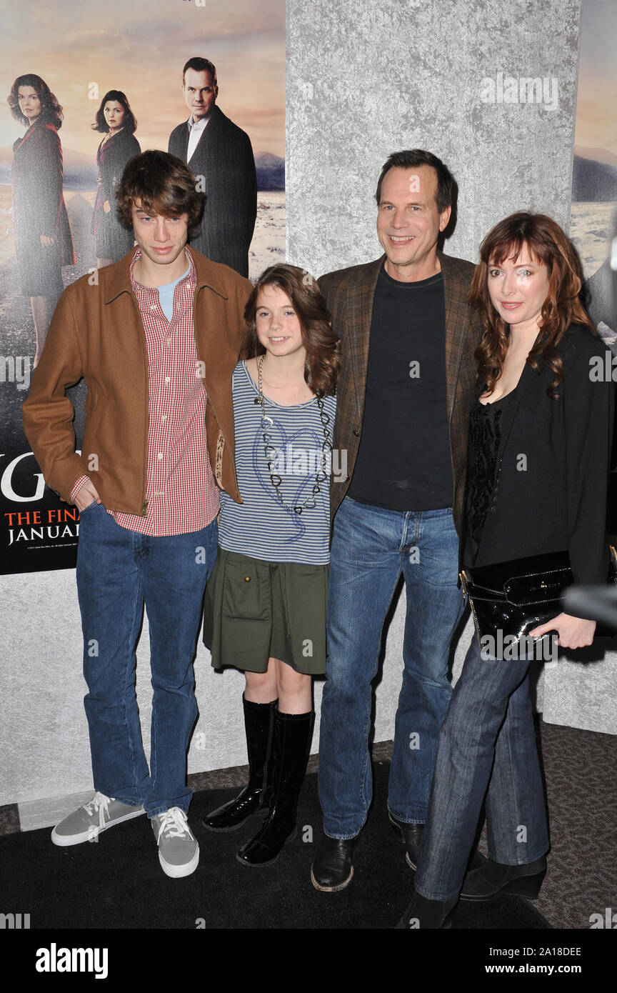 Bill Paxton avec sa famille à Los Angeles première de The HBO Original  Series 'Big Love' tenue à la Directors Guild of America Los Angeles,  Californie - 12.01.11 Photo Stock - Alamy