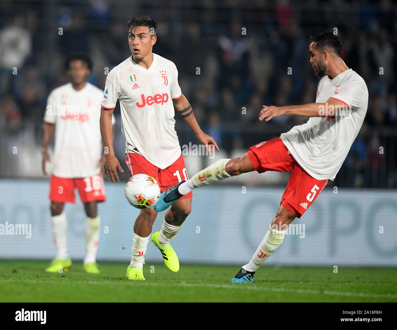 Brescia, Italie. Sep 24, 2019. La Juventus FC Code Pjanic marque son but pendant un match de football Serie A entre Brescia et FC Juventus à Brescia, Italie, 24 septembre 2019. Credit : Alberto Lingria/Xinhua Banque D'Images