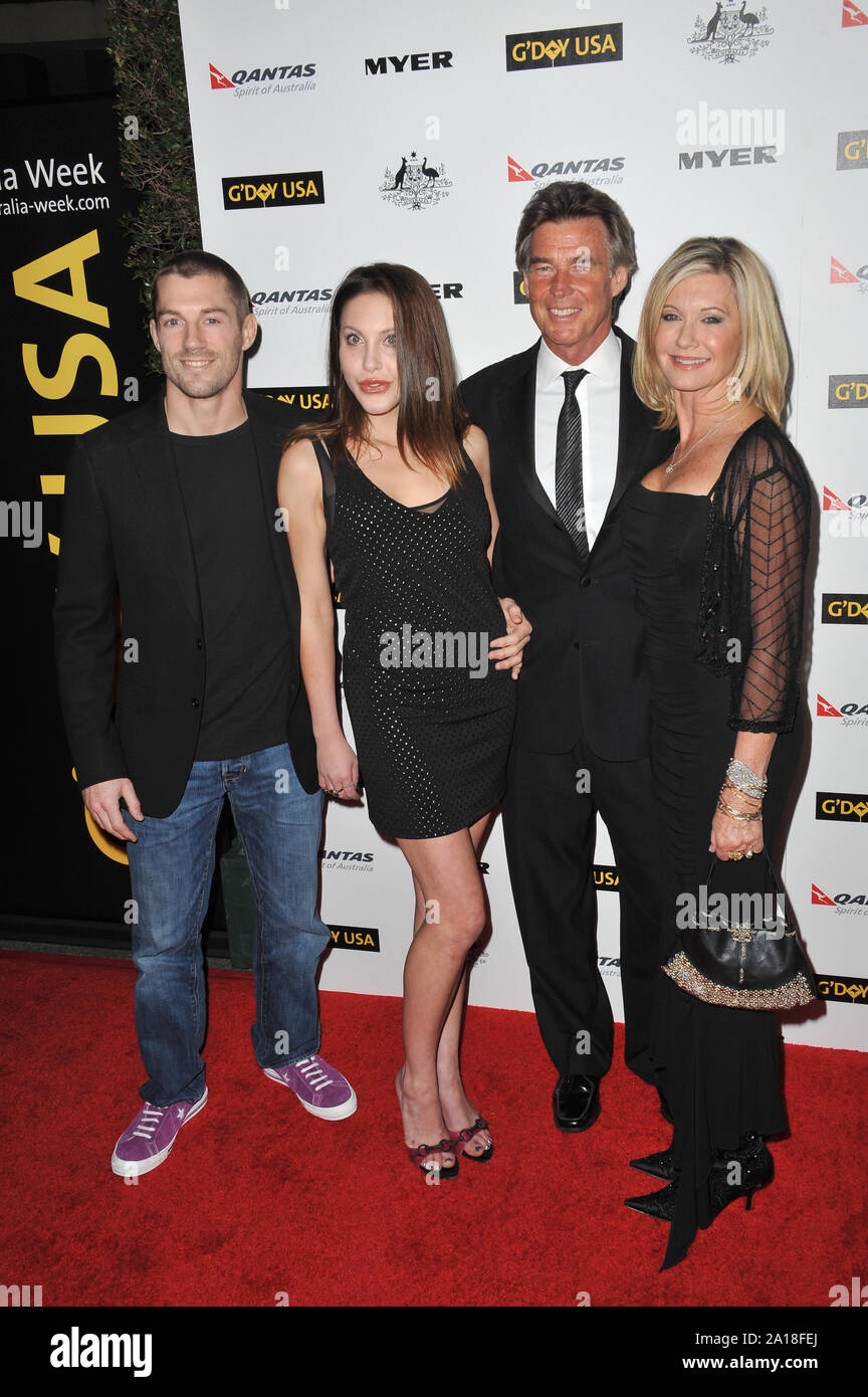 LOS ANGELES, CA. 22 janvier 2011 : Chloe Lattanzi & fianc James Driscoll (à gauche) avec sa mère Olivia Newton-John & mari John Easterling au 2011 G'DAY USA Black Tie Gala au Hollywood Palladium. © 2011 Paul Smith / Featureflash Banque D'Images