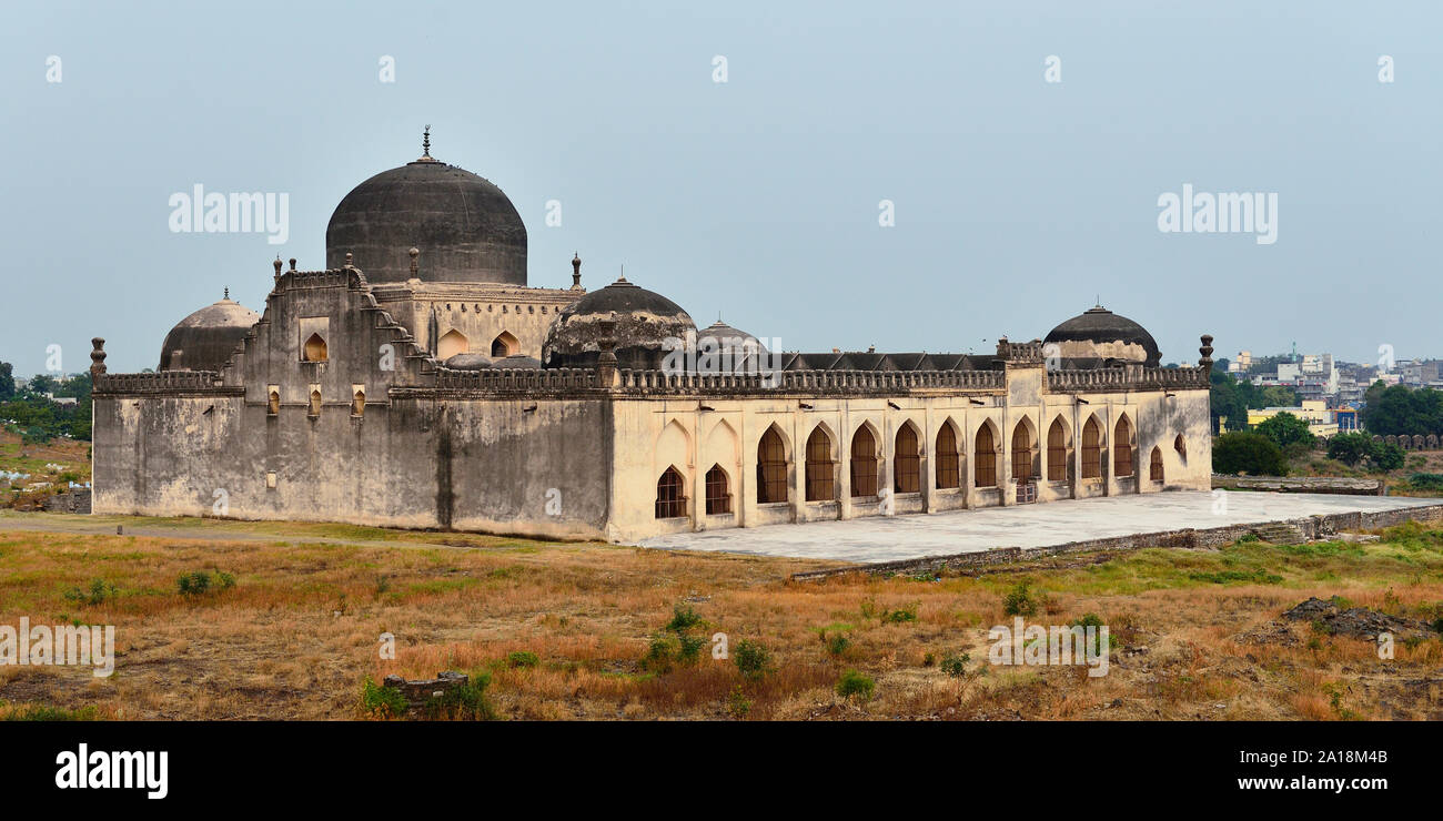Avis de Gulbarga Jamia mosquée construite au 14e siècle, Karnataka, Inde. Banque D'Images