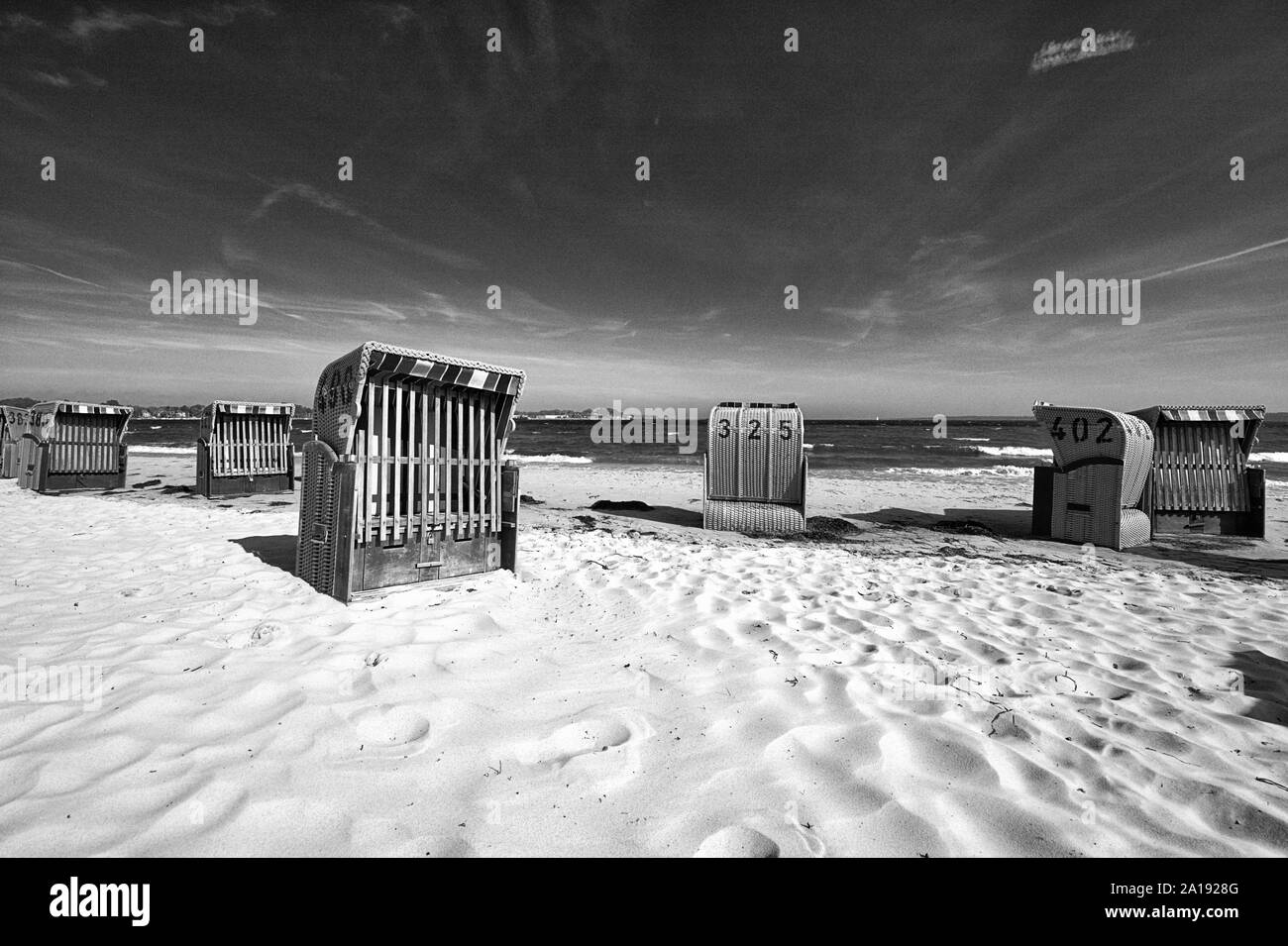 Eckernförde, Deutschland. Sep 23, 2019. 23/09/2019, un début d'automne comme de la photo livre avec un soleil radieux et des températures douces sur la plage d'Eckernförde. La dernière plage paniers sont encore debout et offrir une belle atmosphère de l'été finale. Utilisation dans le monde entier | Credit : dpa/Alamy Live News Banque D'Images