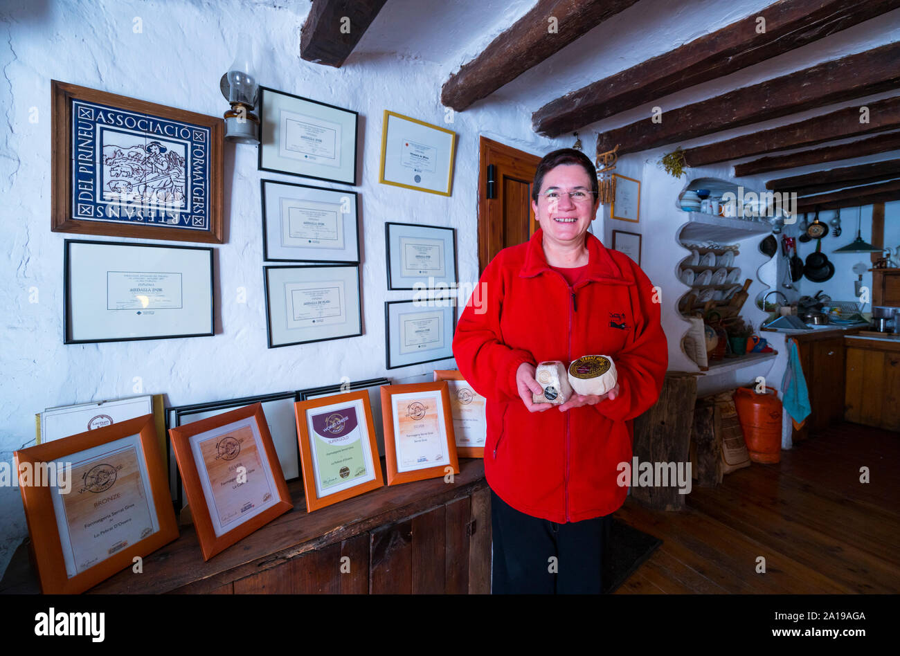 Parc naturel de Cadi-Moixeró, vallée de la Vansa, Ossera Village, Art et Artisanat Village, Merce Lagrava éleveur de chèvre, Fromage Shop Formatgeria Serrat Gros, Alt Banque D'Images