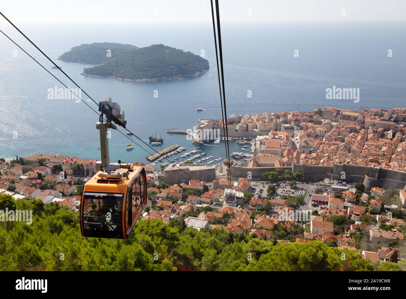Le téléphérique de Dubrovnik - à partir de la vue panoramique sur la vieille ville de Dubrovnik, la côte dalmate et l'île de Lokrum, Mt Srd, Dubrovnik Croatie Banque D'Images