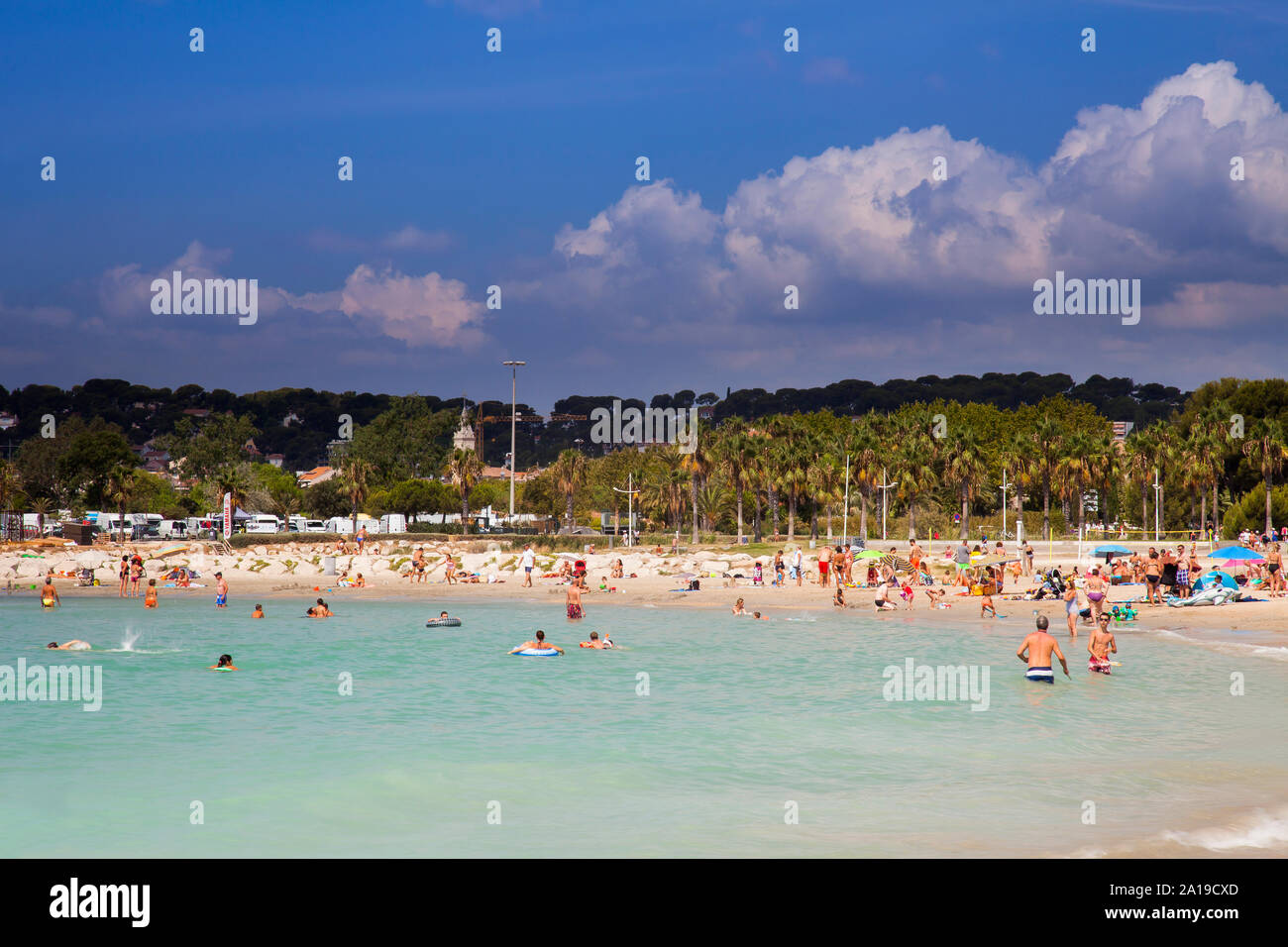 Plage de sable de Sanary-sur-Mer, Alpes-Maritimes, Côte d'Azur, sud de la France, France, Europe Banque D'Images