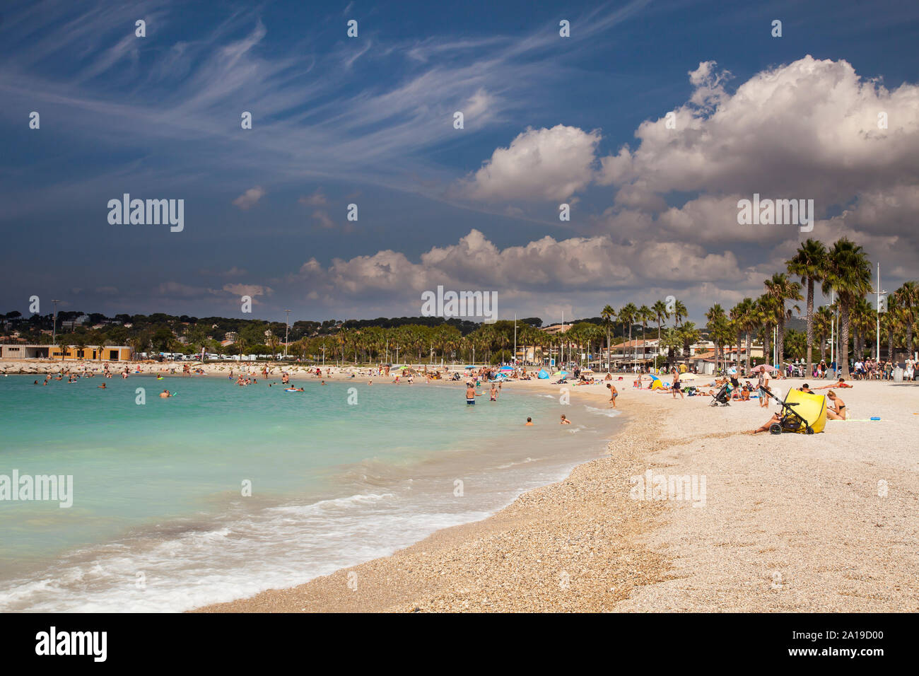 Plage de sable de Sanary-sur-Mer, Alpes-Maritimes, Côte d'Azur, sud de la France, France, Europe Banque D'Images