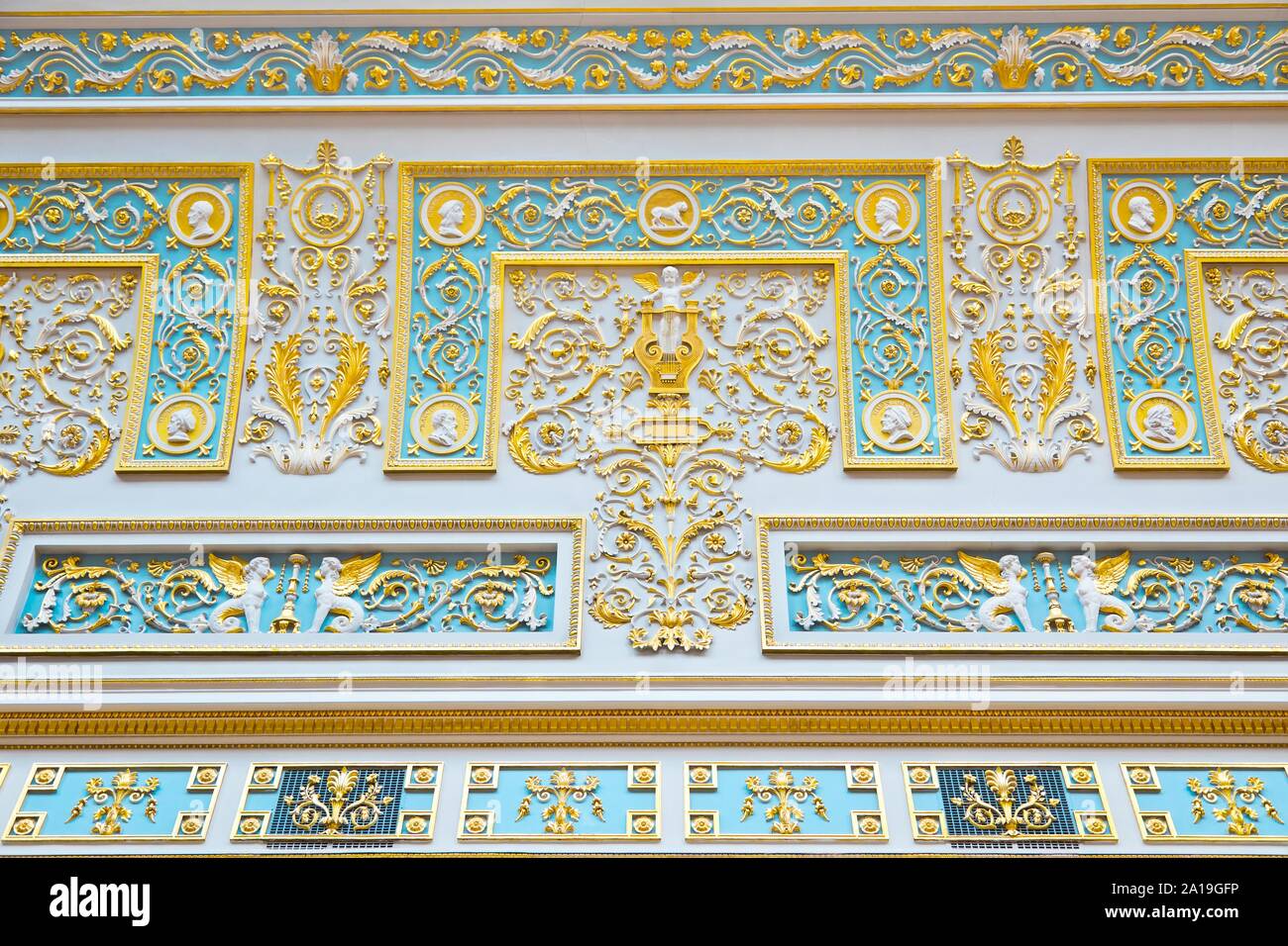 Saint-pétersbourg, Russie - 7 juillet, 2019 : Musée de l'Ermitage, les détails de décoration sur le plafond Banque D'Images