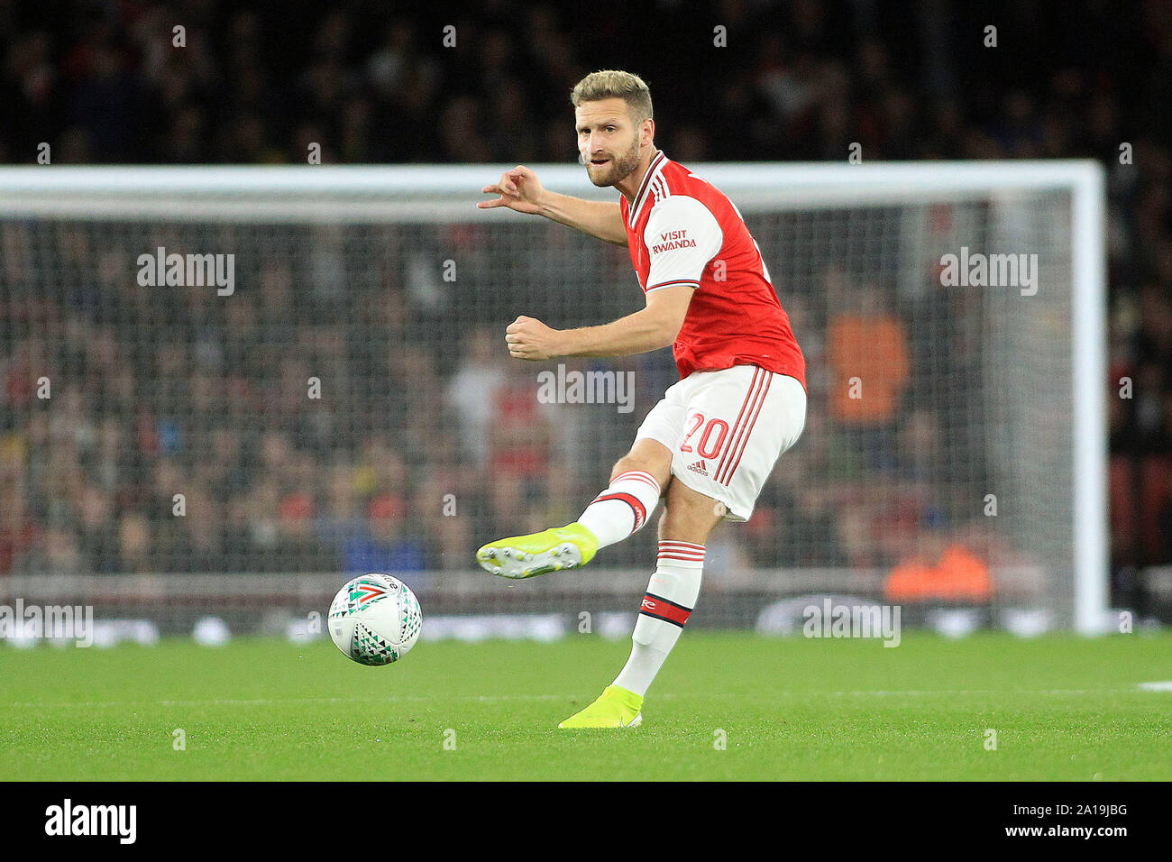 Londres, Royaume-Uni. Sep 24, 2019. Shkordran Mustafi d'Arsenal en action. Carabao tasse tasse EFL, 3e match, Arsenal v Nottingham Forest à l'Emirates Stadium de Londres, le mardi 24 septembre 2019. Cette image ne peut être utilisé qu'à des fins rédactionnelles. Usage éditorial uniquement, licence requise pour un usage commercial. Aucune utilisation de pari, de jeux ou d'un seul club/ligue/dvd publications pic par Steffan Bowen/Andrew Orchard la photographie de sport/Alamy live news Crédit : Andrew Orchard la photographie de sport/Alamy Live News Banque D'Images