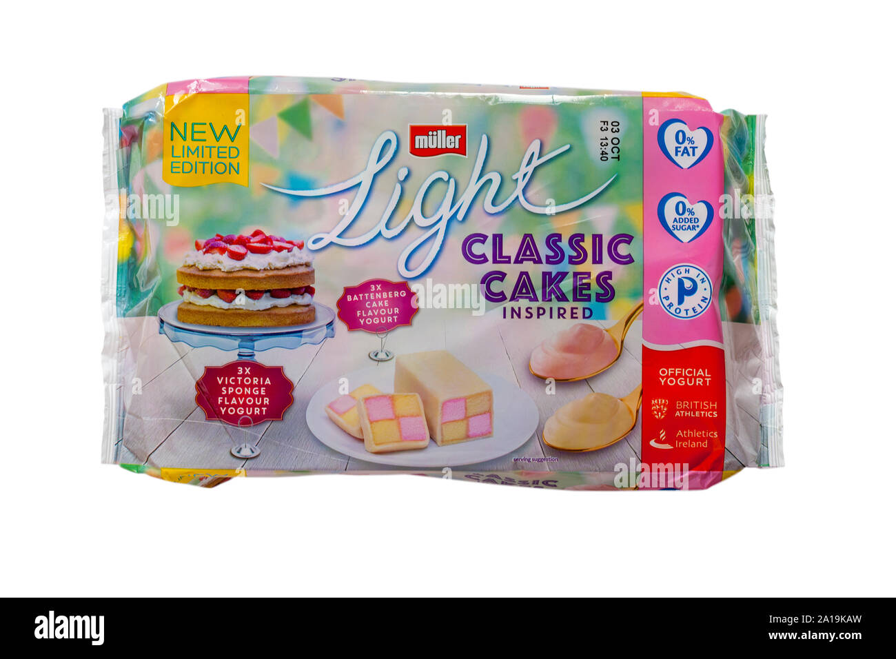 Pack de Muller Light Classic inspiré gâteaux yaourts isolé sur fond blanc - Victoria Sponge Cake saveur yaourt yaourt saveur & Battenberg Banque D'Images
