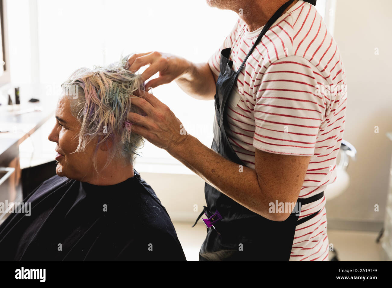 Coiffure hommes et femmes client en coiffure Banque D'Images